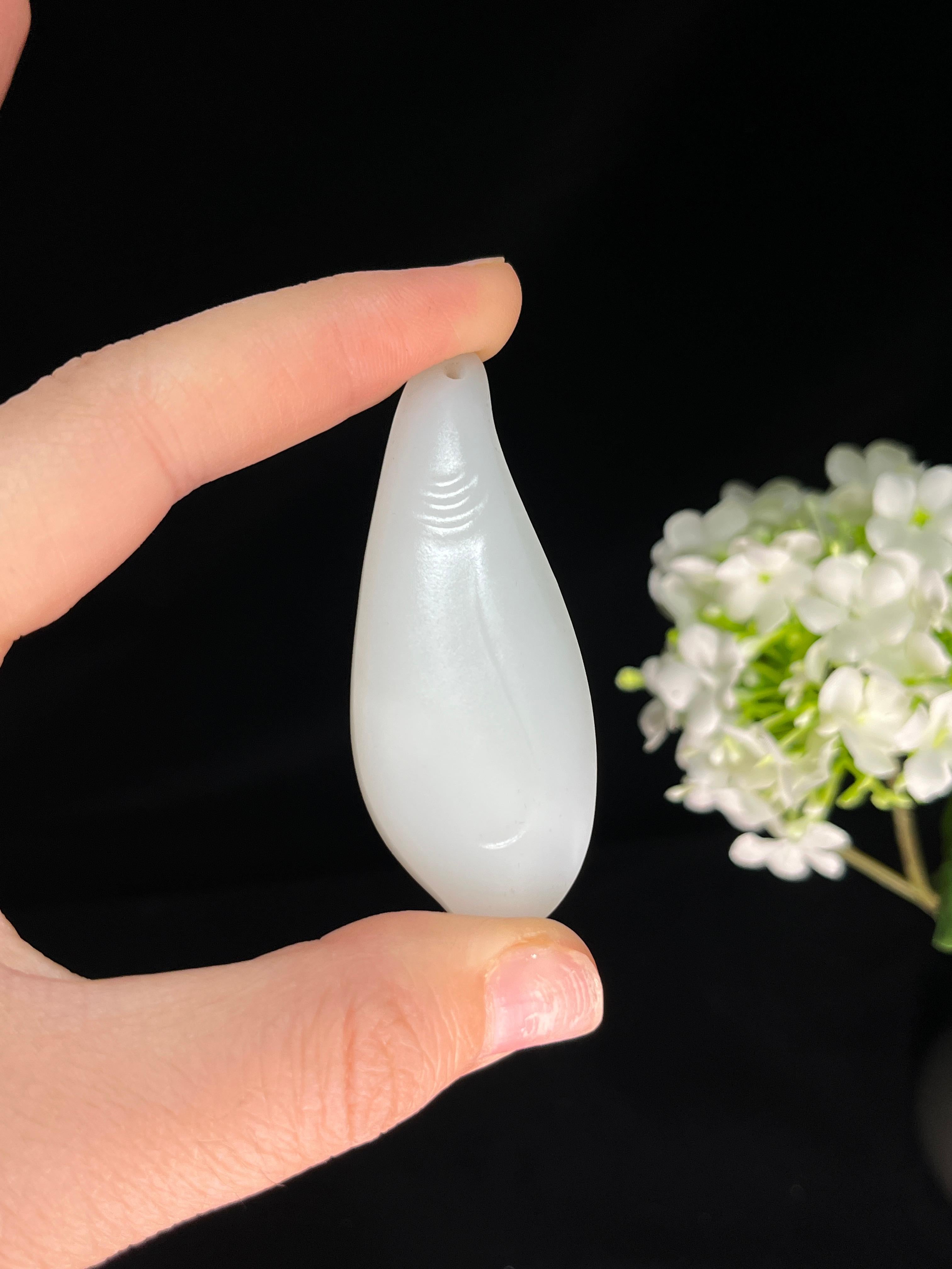 和田玉白玉兰花雕刻挂件（yc251751） – 添福玉器