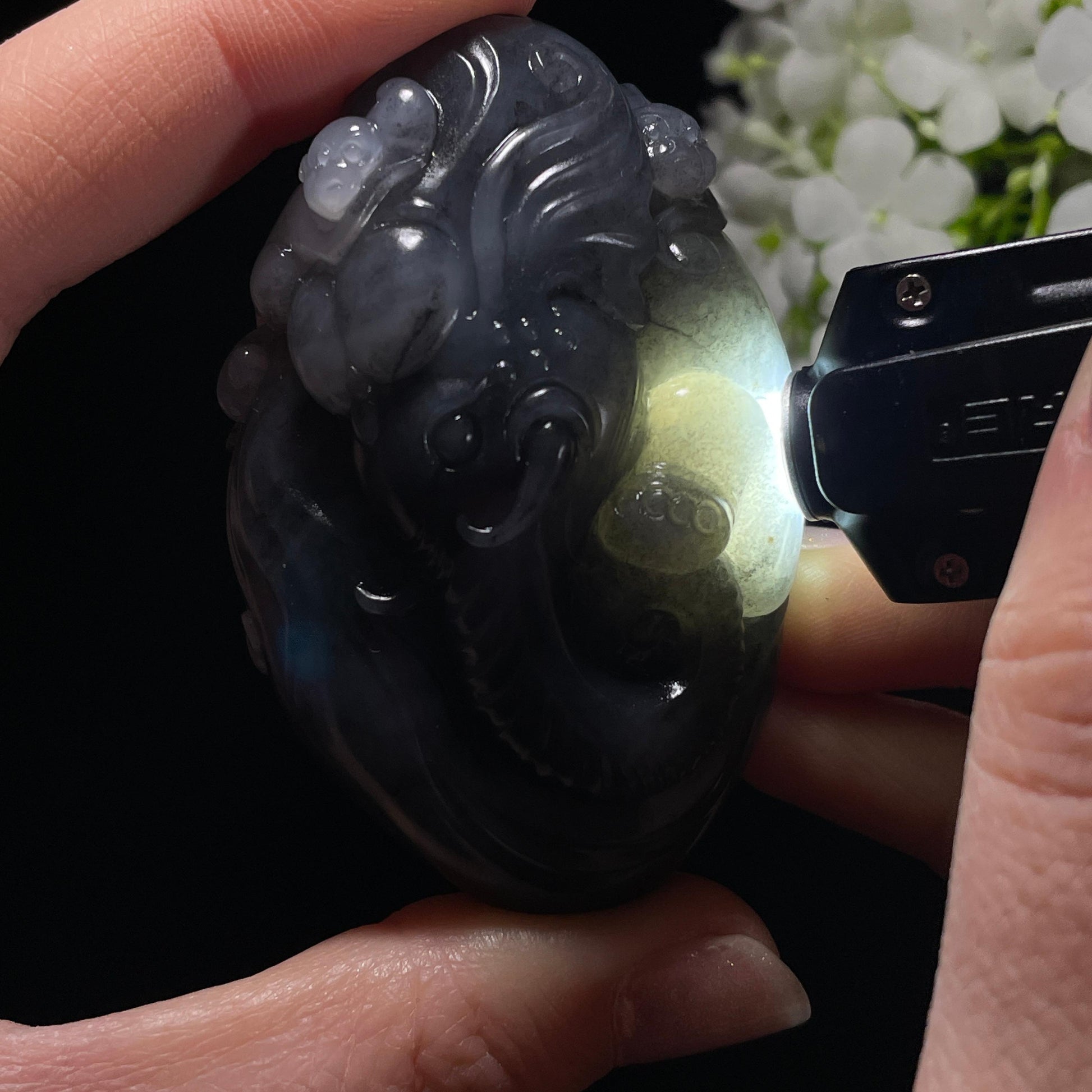 和田玉青花籽料拜相封侯雕刻手把件（yc326485）