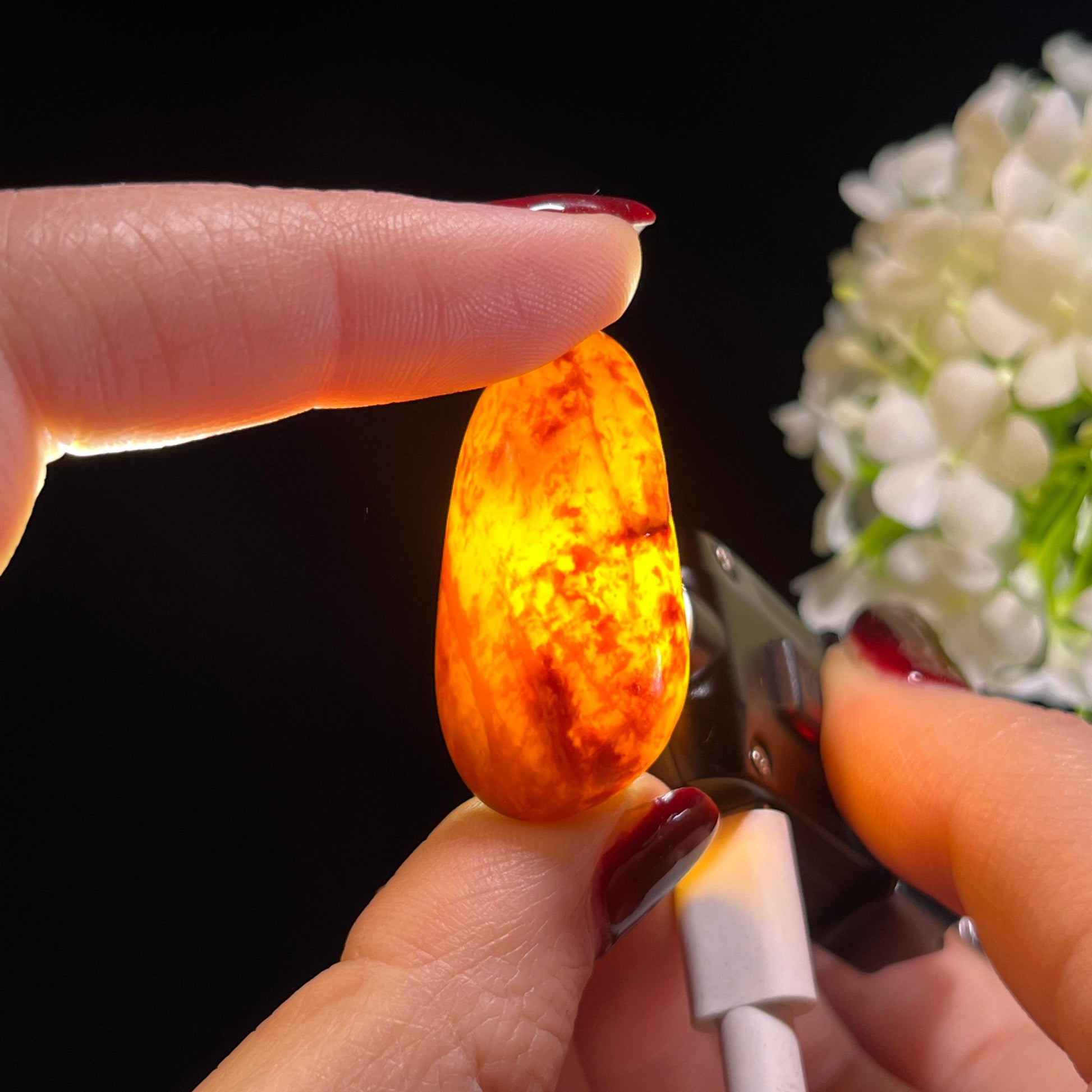 和田玉白玉“丹砂流韵”红皮白肉籽料挂件（yc336348）