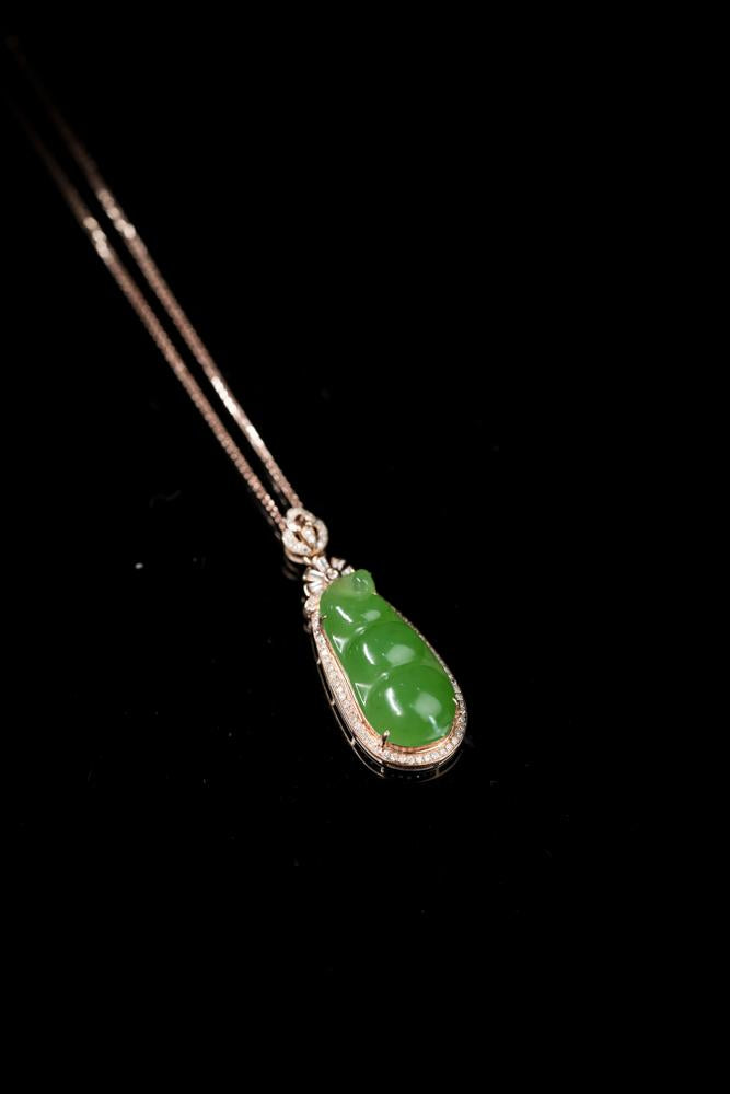 18k玫瑰金镶碧玉福豆“连中三元”挂件（yc253273）