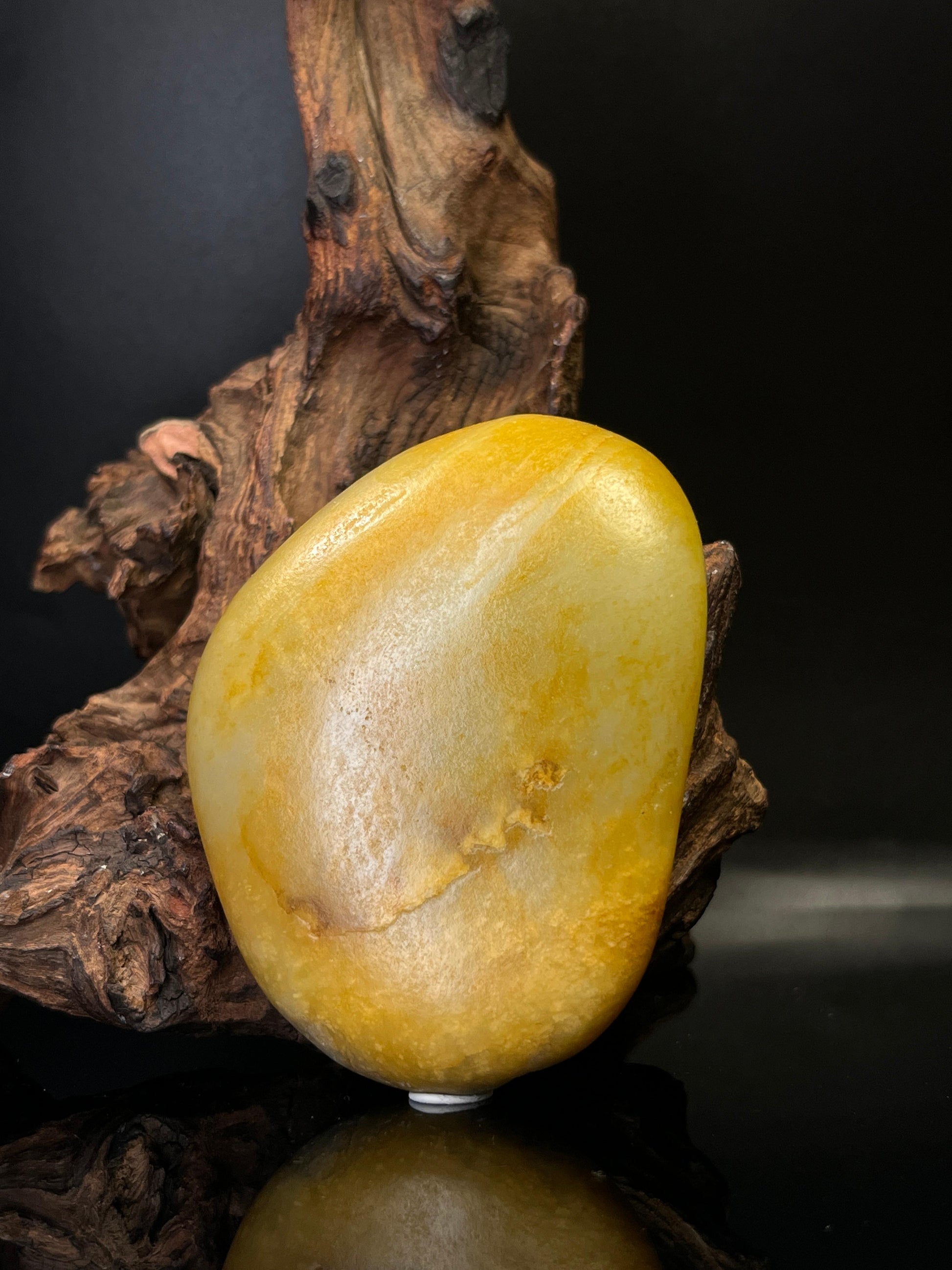 新疆和田玉籽料原石黄皮手把件（yc236656）