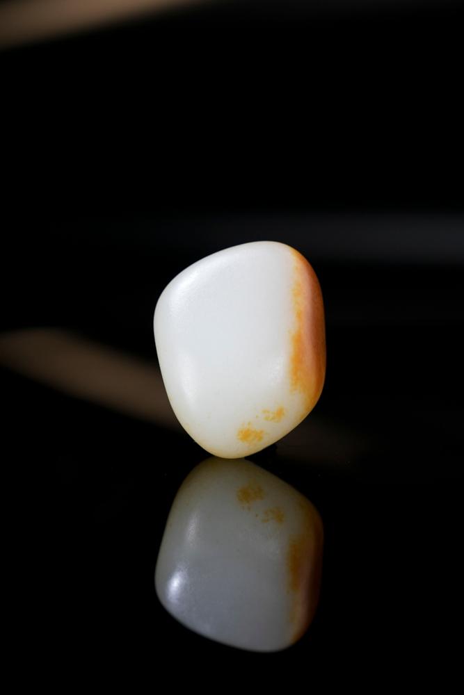 新疆天然和田玉籽料原石聚红皮挂件精品（yc234131）