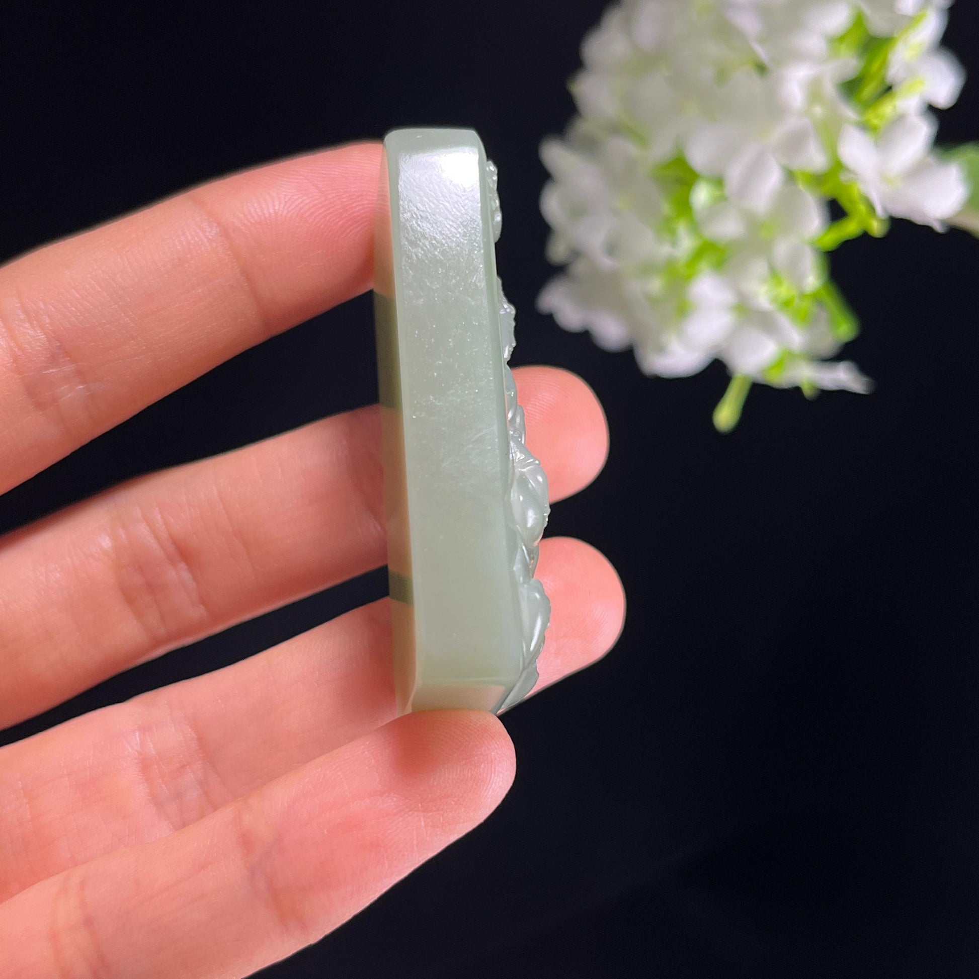 新疆天然和田玉沙枣青观音雕刻挂件（yc353662）