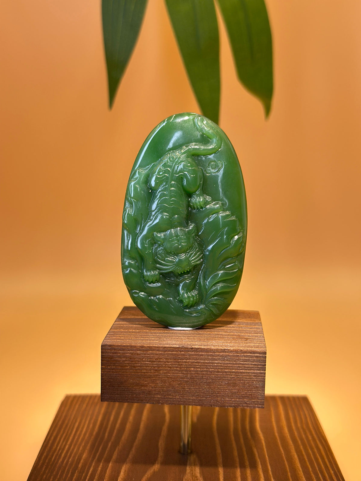 和田玉.碧玉猛虎下山牌（yc772369）
