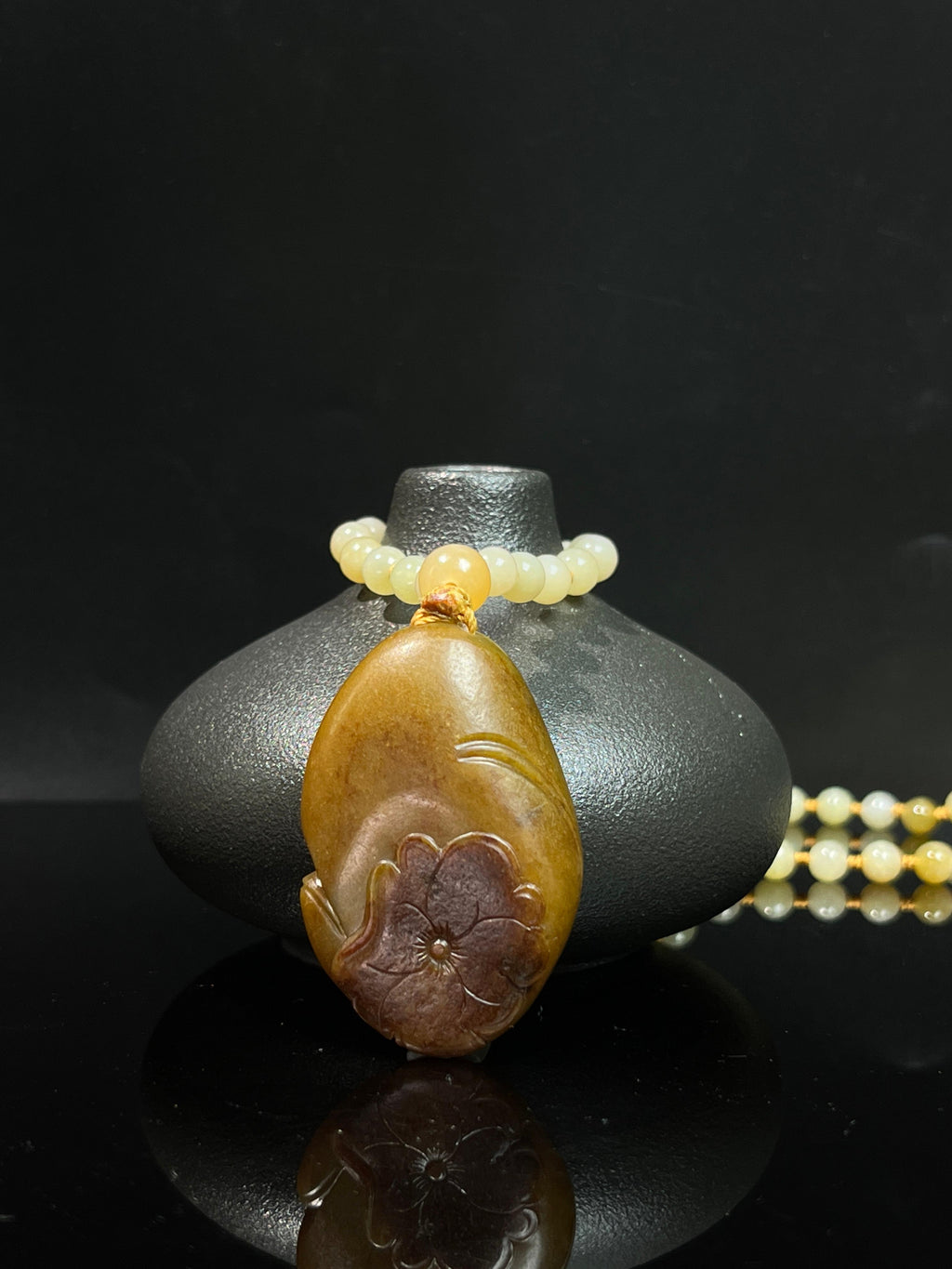 新疆和田玉籽料黄沁鱼雕刻挂件（yc239881）