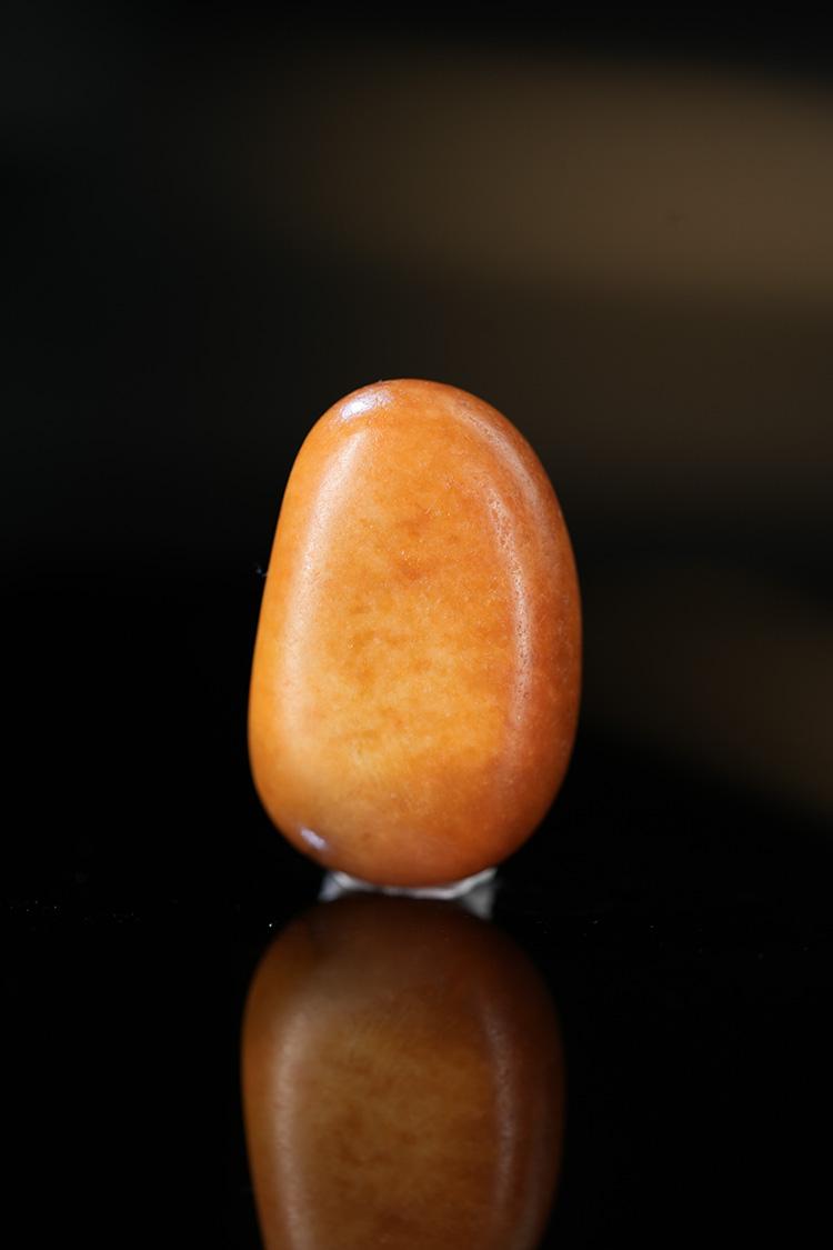 新疆天然和田玉籽料原石红沁挂件1（yc251047）