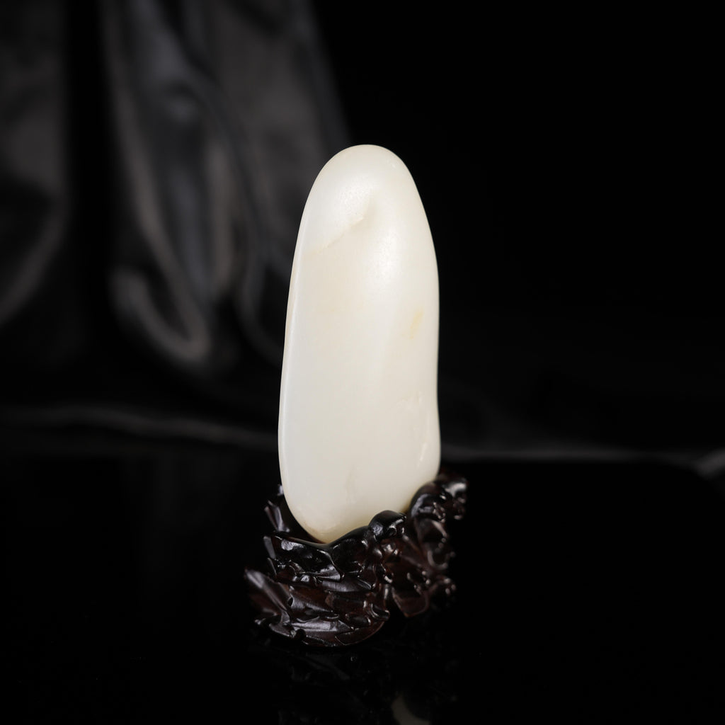 新疆天然和田玉“寒峰蕴月”光白籽（yc450844）
