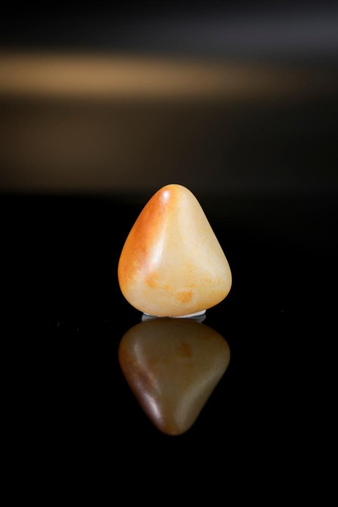 新疆和田玉暖白种洒金皮特色“桃心”挂件籽（yc254587）