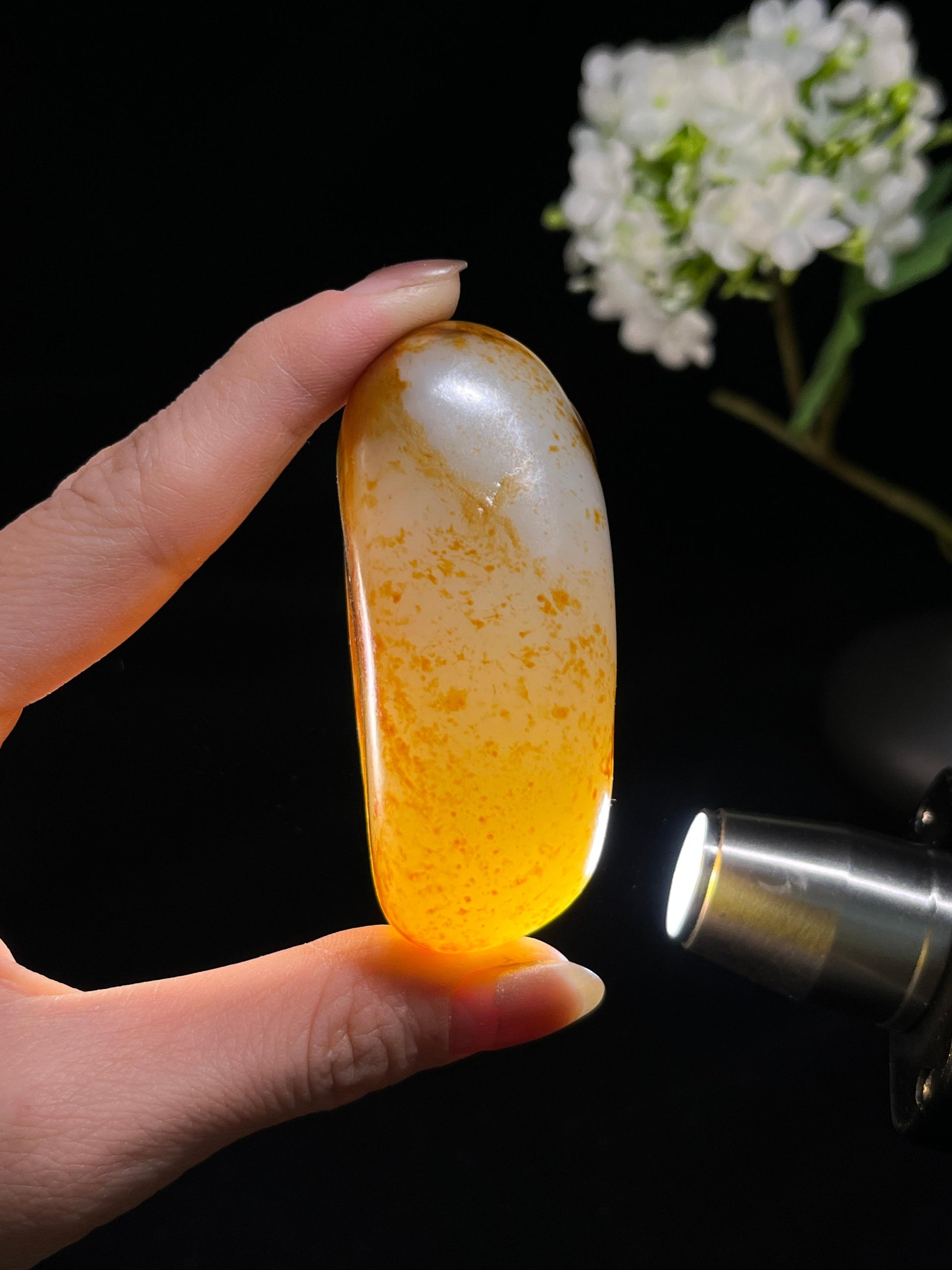 新疆和田玉收藏级聚红皮洒金皮籽料原石（yc253577）