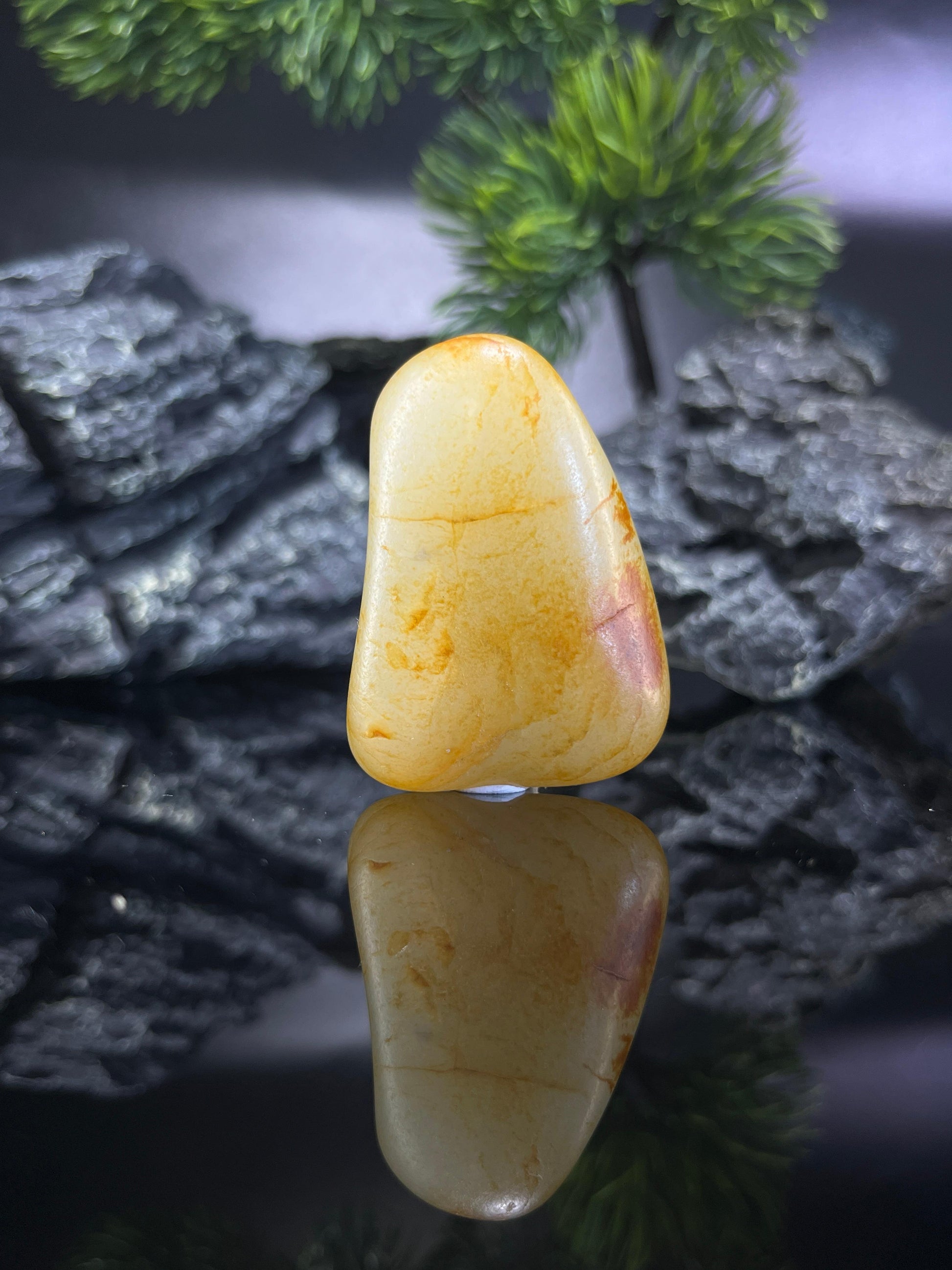 和田玉洒金带红皮籽料原石（yc211952）