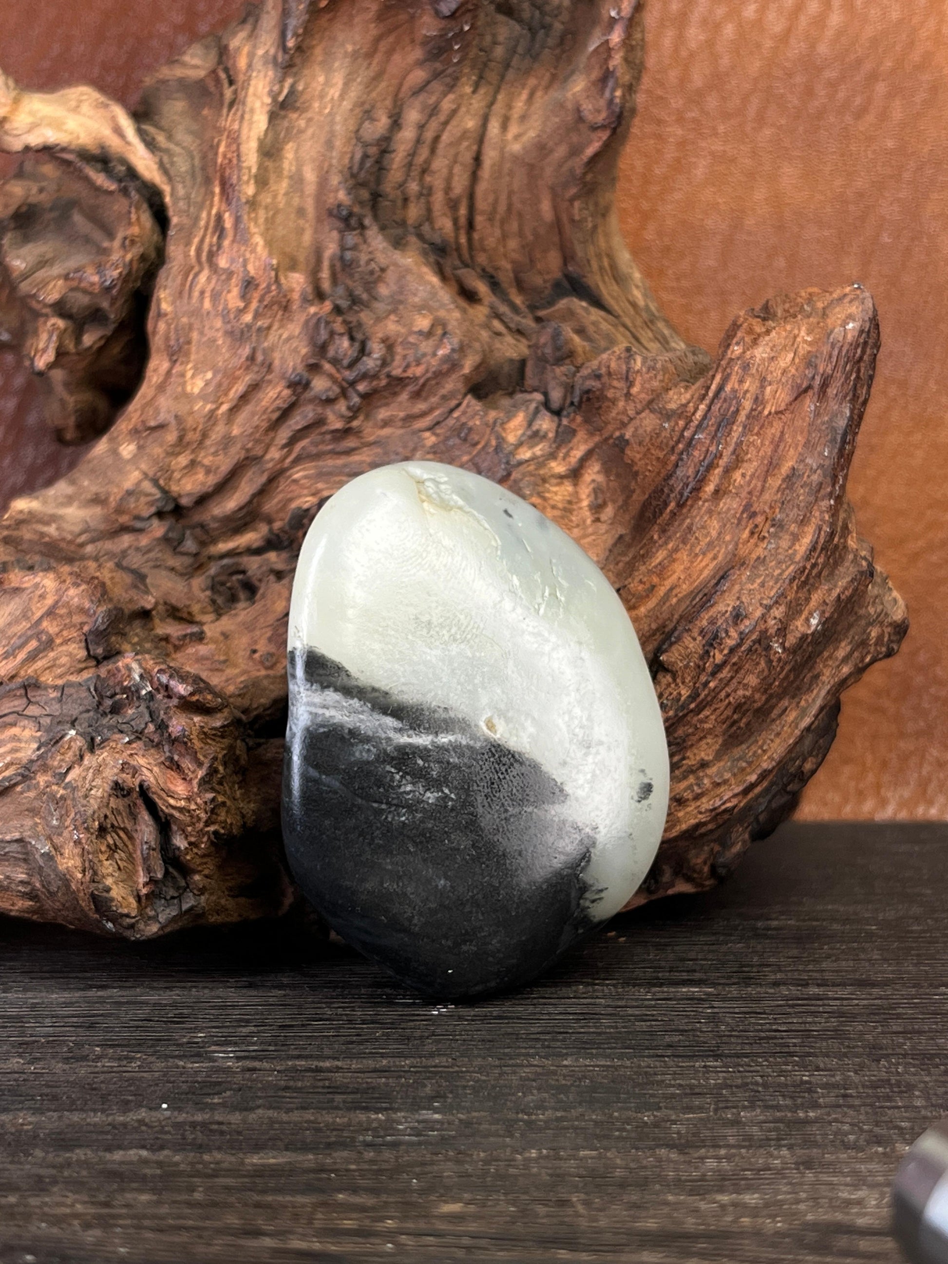 新疆和田玉青花籽料原石挂件（yc227484）