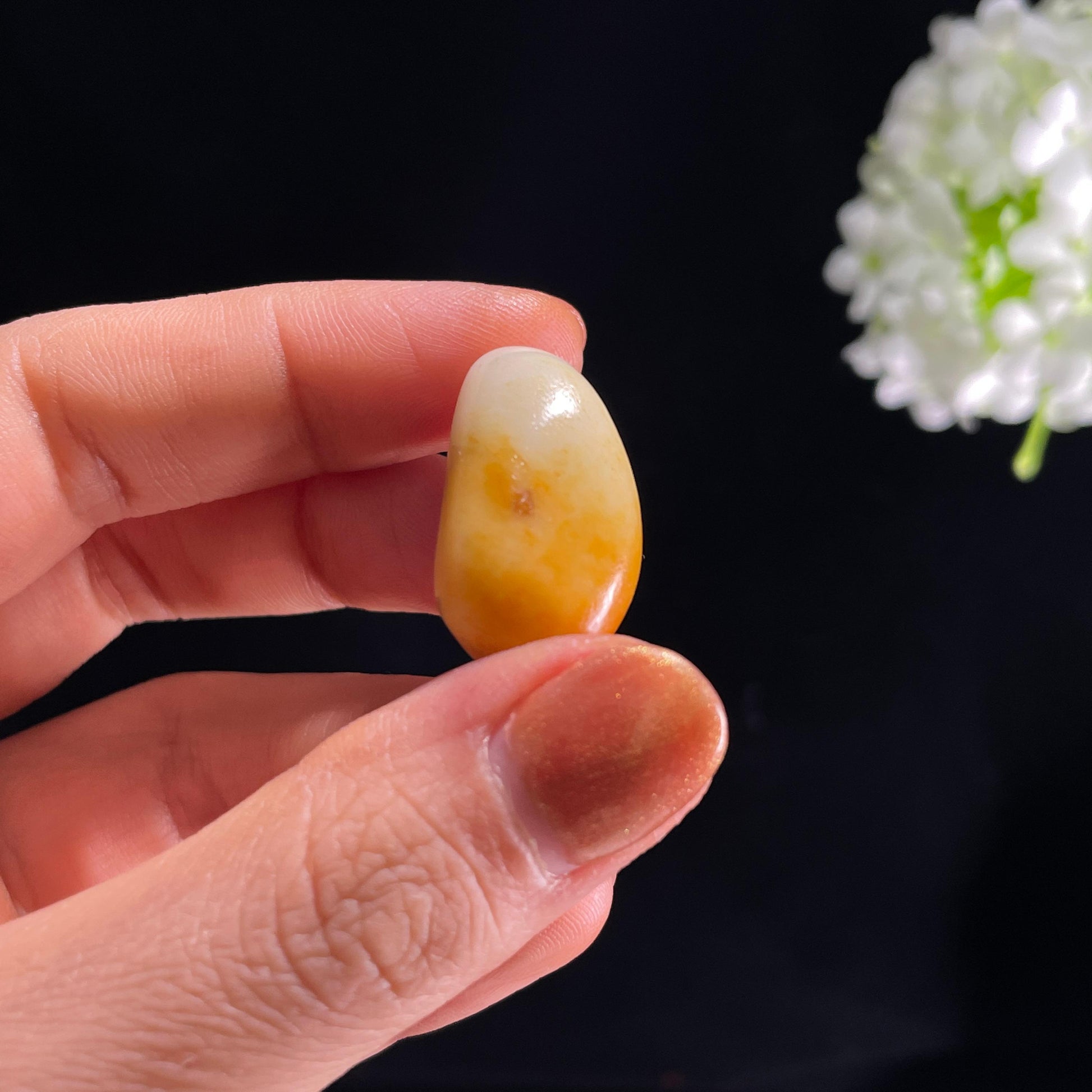 和田玉白玉“霜阶染金”红皮白肉籽料（yc387326）