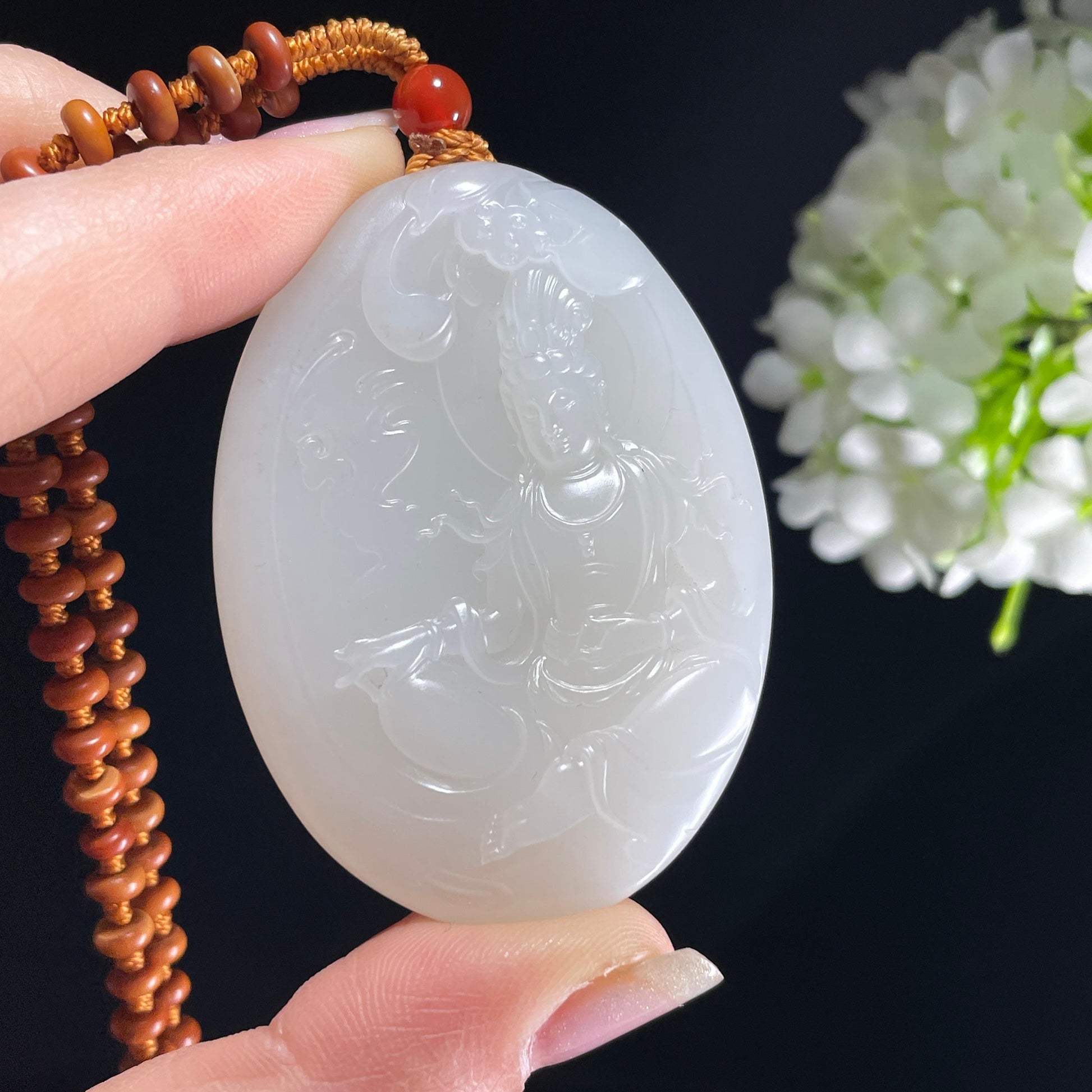 新疆天然和田玉“水月禅心”籽料观音雕刻挂件（yc389841）