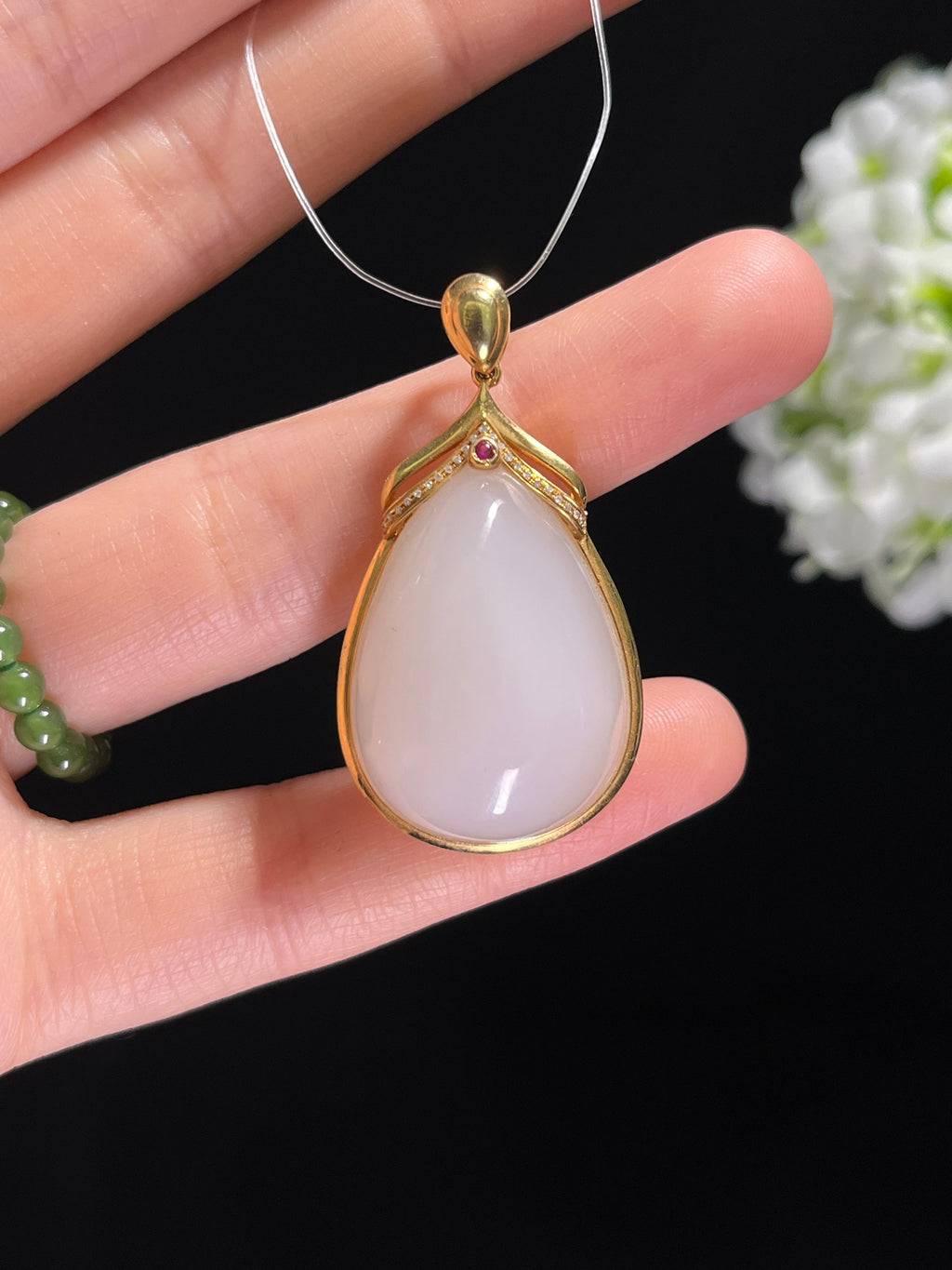 新疆天然和田玉羊脂白玉18k金镶水滴形吊坠（yc260376）