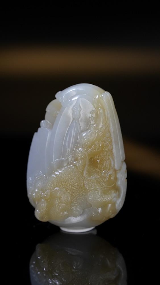 和田玉籽料糖白料麒麟雕件（yc249916）