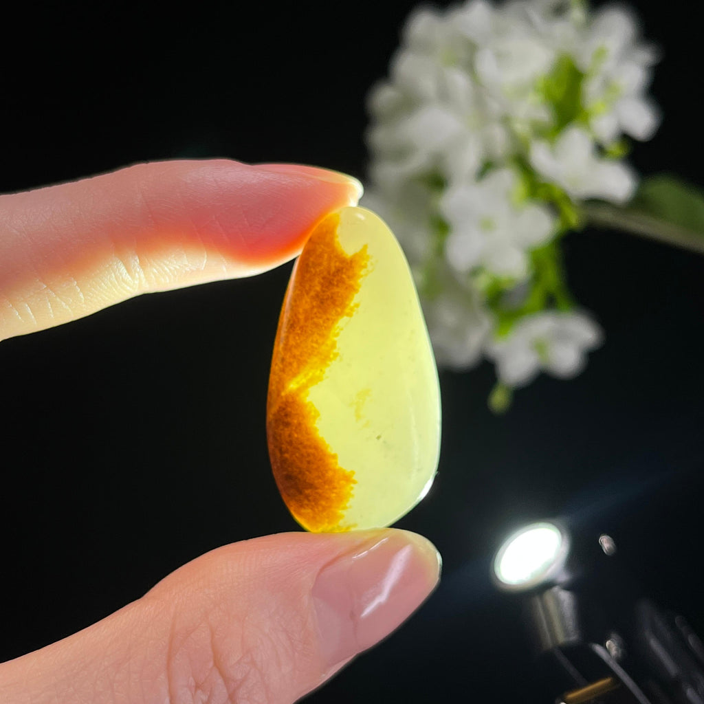 和田玉白玉意境聚红皮籽料原石挂件（yc308829）