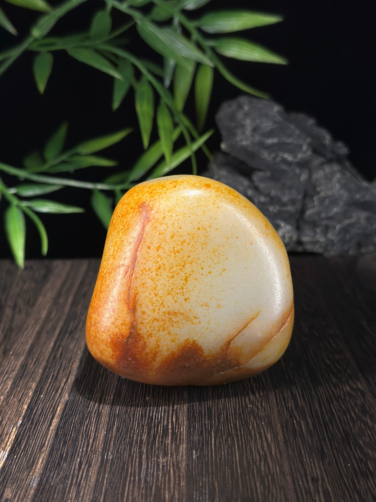 新疆和田玉珍品洒金皮洒红皮籽料小摆件（yc714331）