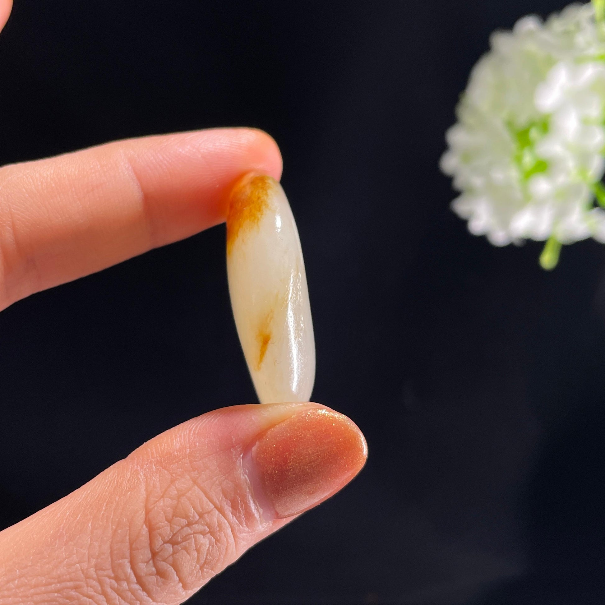 和田玉白玉“绛露点霜”聚红皮籽料（yc387335）