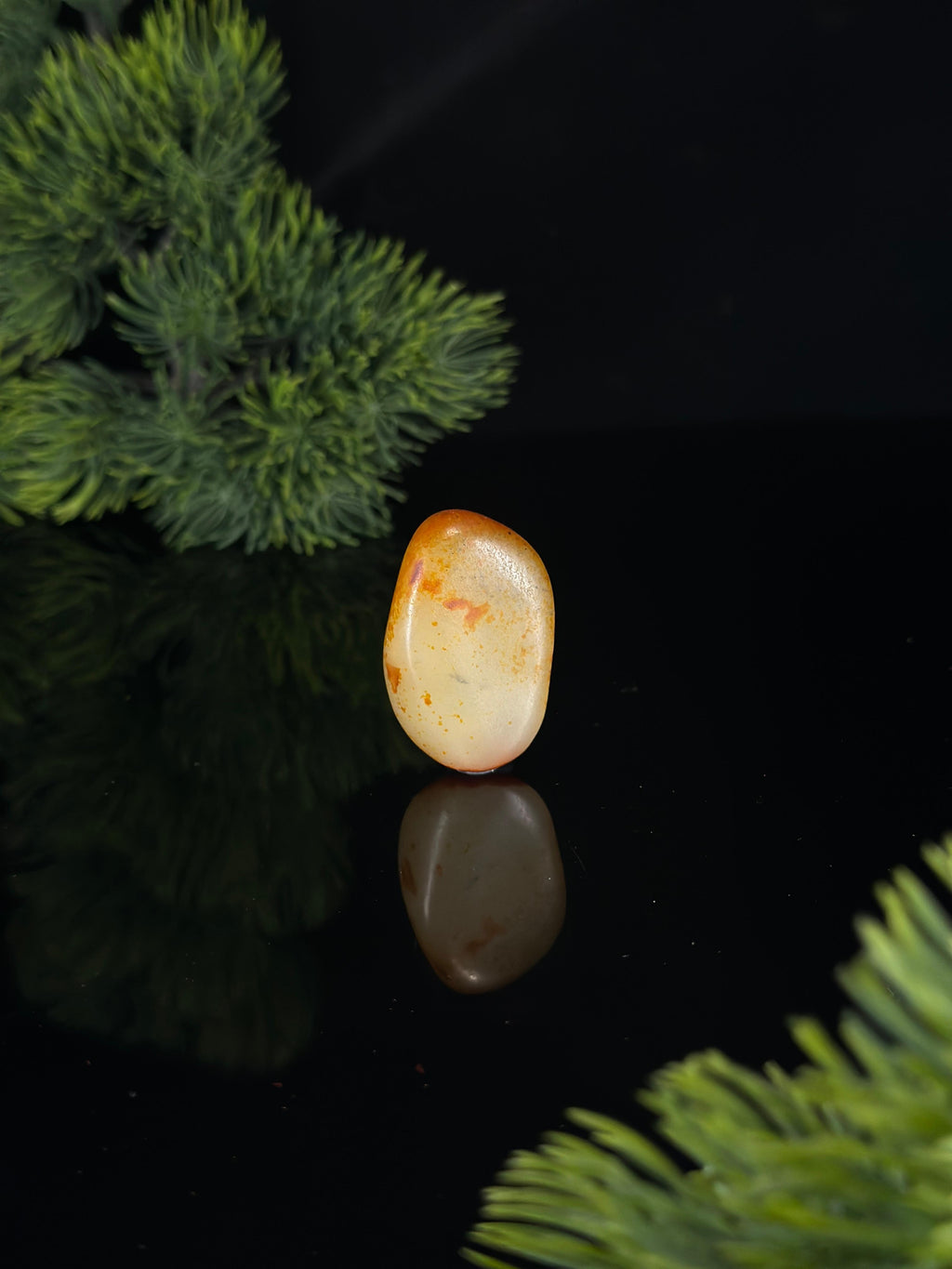 新疆和田玉“焰滩落星”白玉聚红皮籽料（yc463364）
