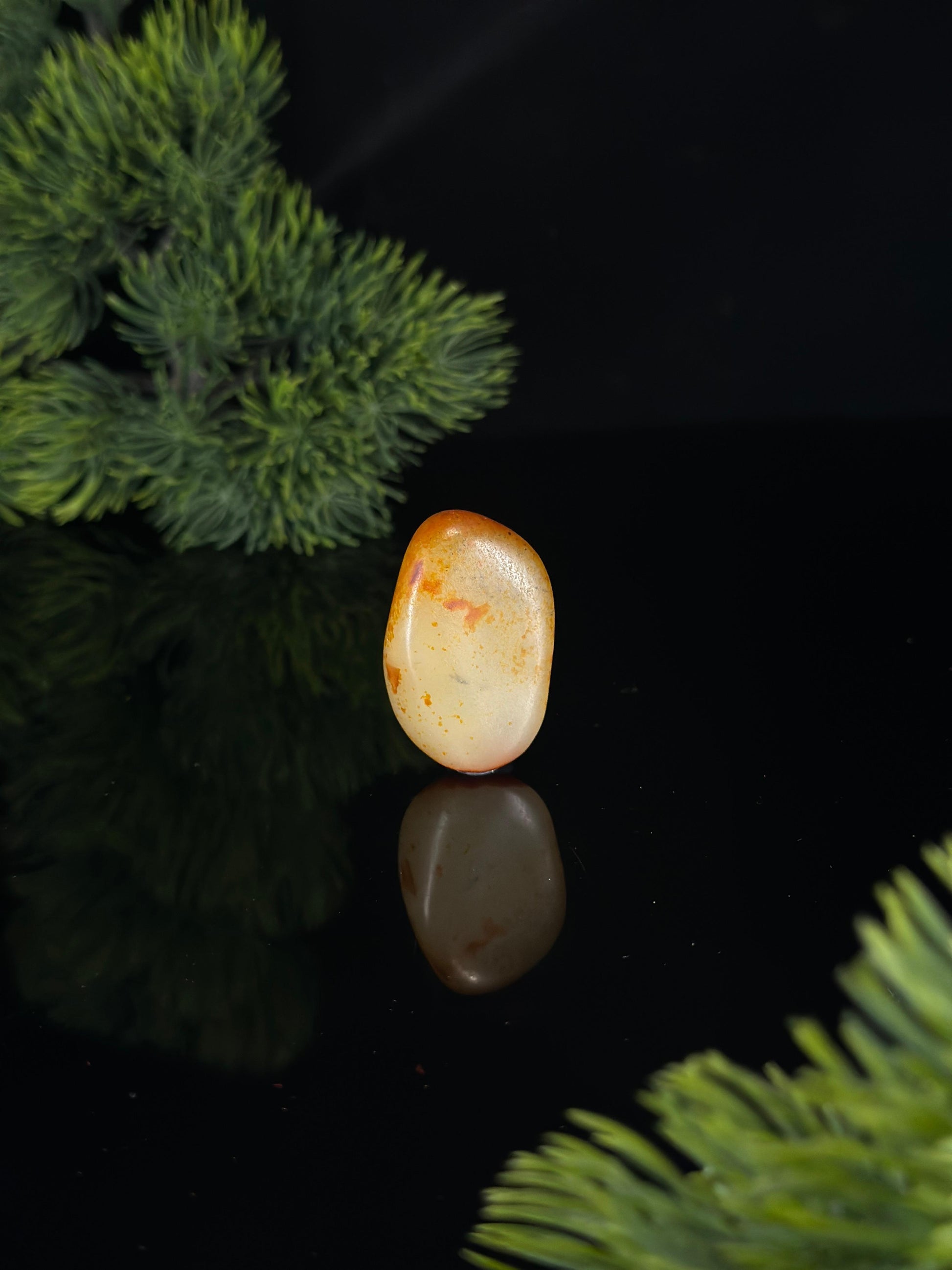 新疆和田玉“焰滩落星”白玉聚红皮籽料（yc463364）
