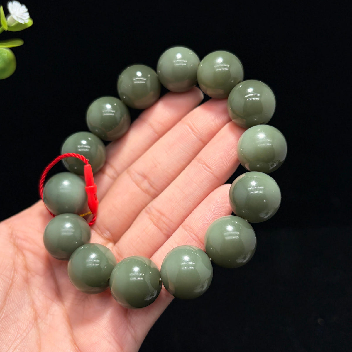 精品和田玉沙枣青大手串（yc782396）