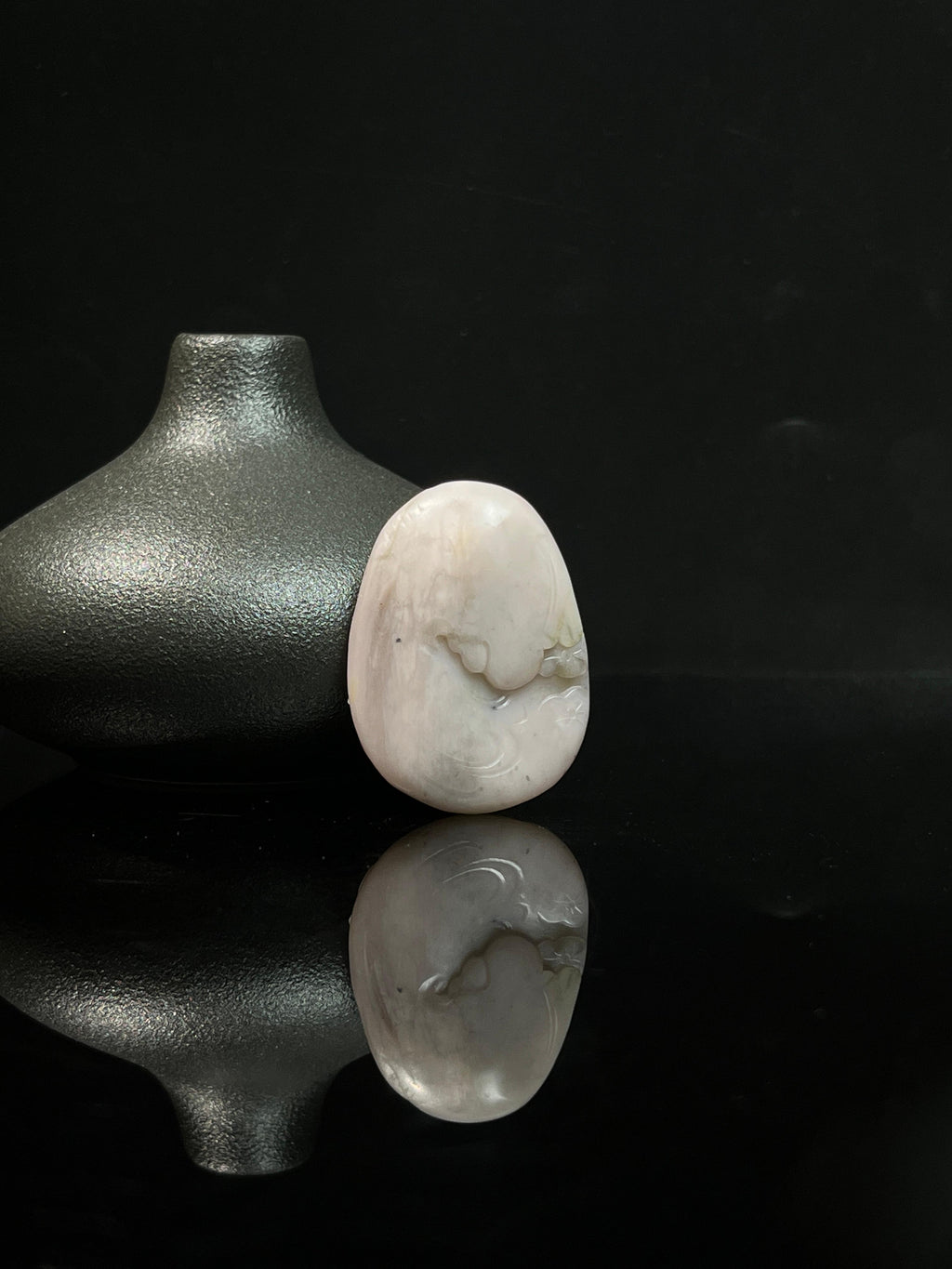 新疆和田玉桃花玉一品青莲挂件（yc240013）