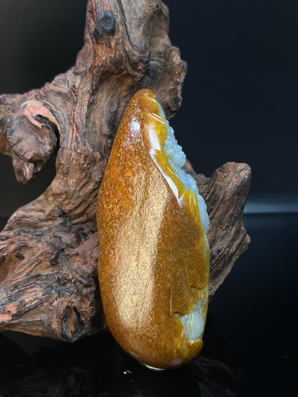 新疆和田玉籽料原石黄沁皮盘古雕刻手把件（yc236709）