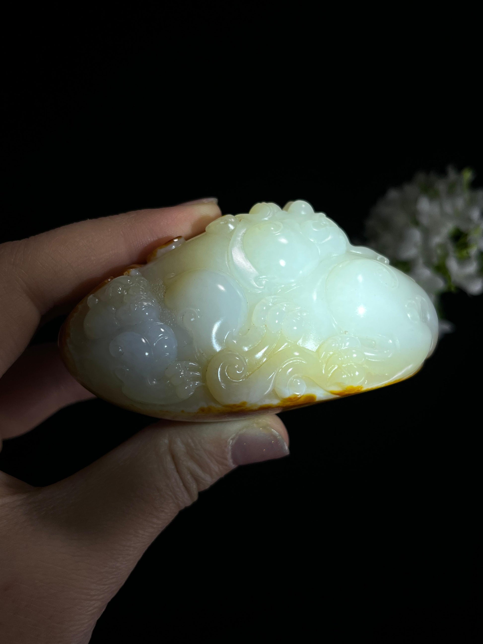 新疆天然和田玉籽料聚红皮仿古纹貔貅雕刻手把件（yc272175）