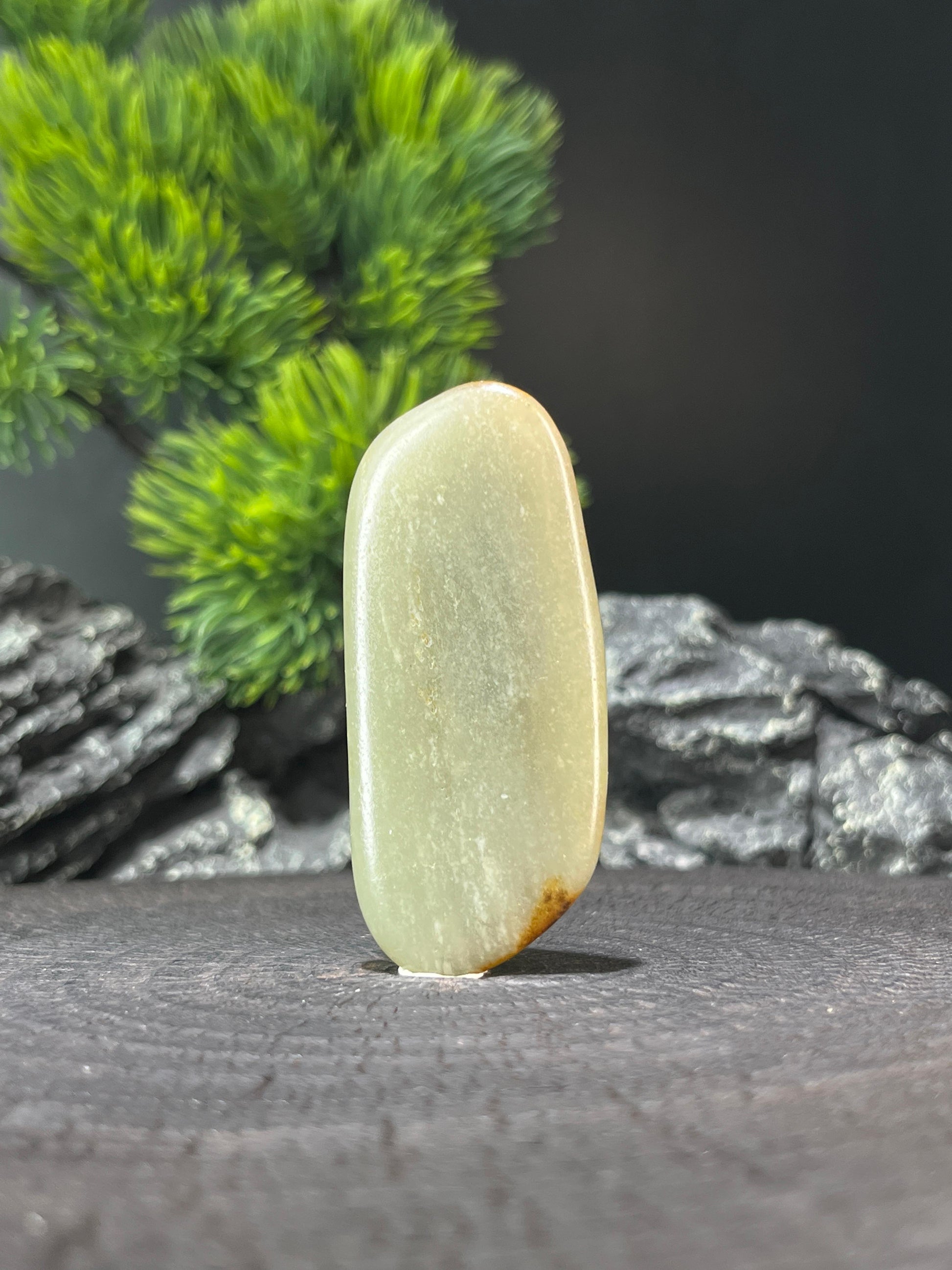 和田玉青玉聚红皮籽料原石小手把（yc224599）