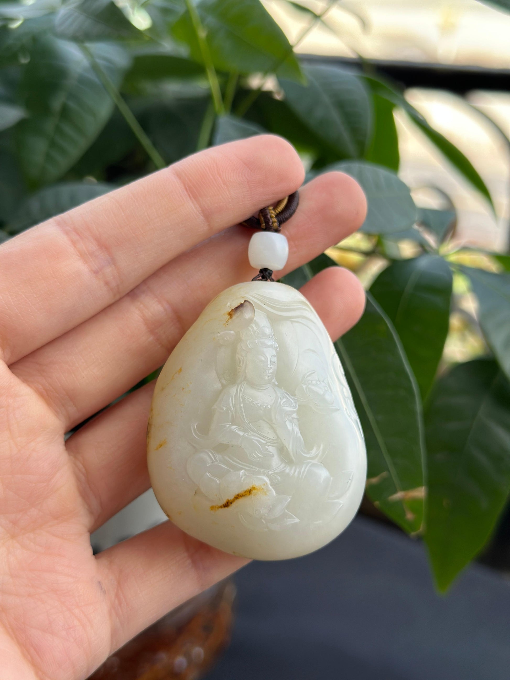 新疆和田玉精品洒金皮籽料自在观音挂件（yc709730）