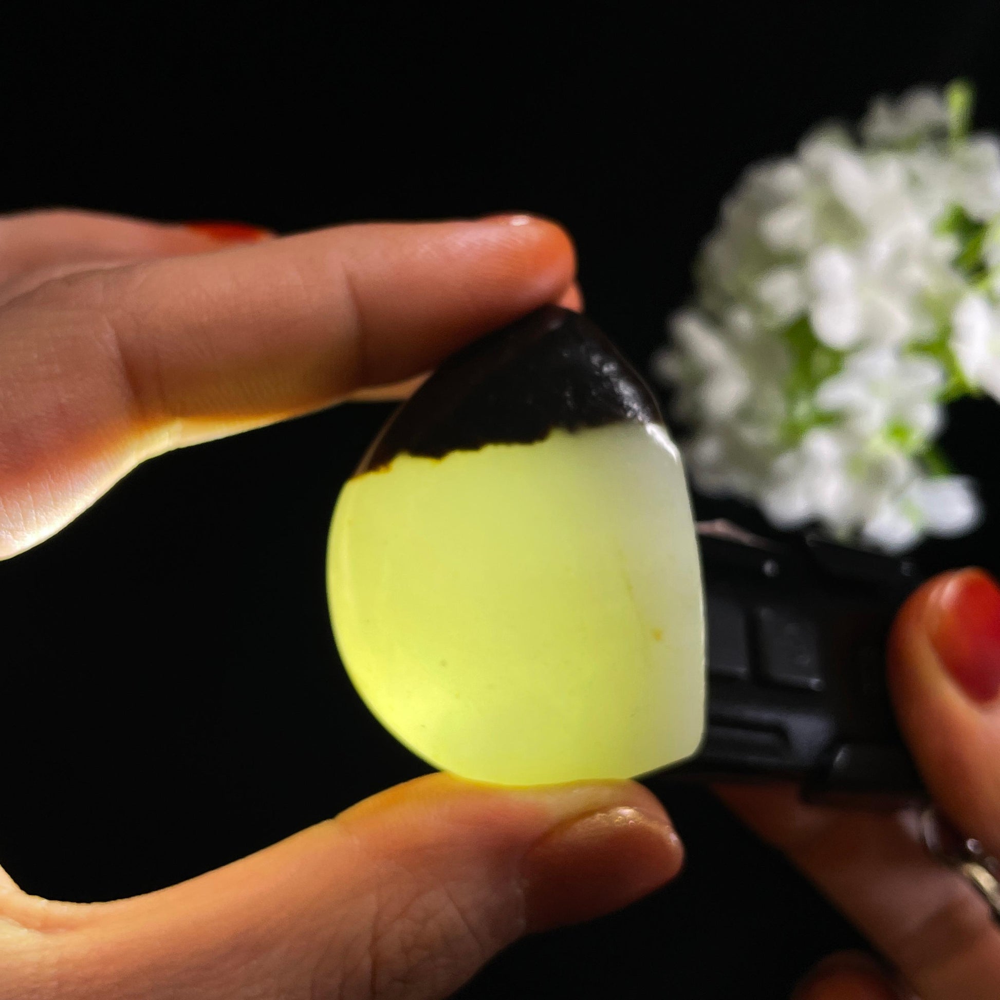 和田玉白玉“黛山映雪”聚黑皮籽料（yc375257）