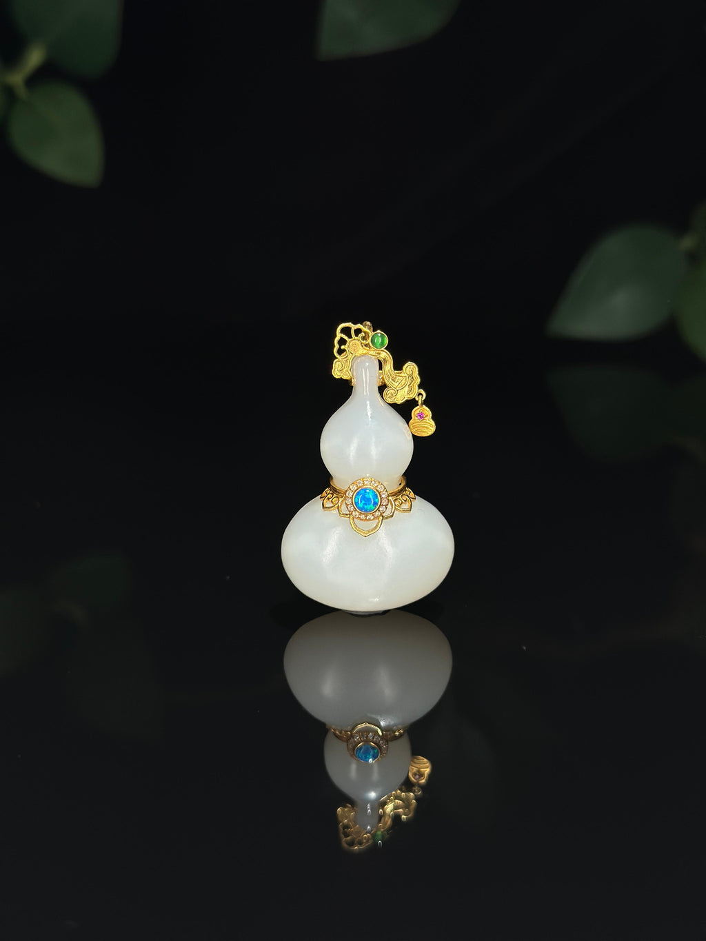 精品和田玉 18K 金镶白玉葫芦吊坠（yc740337）