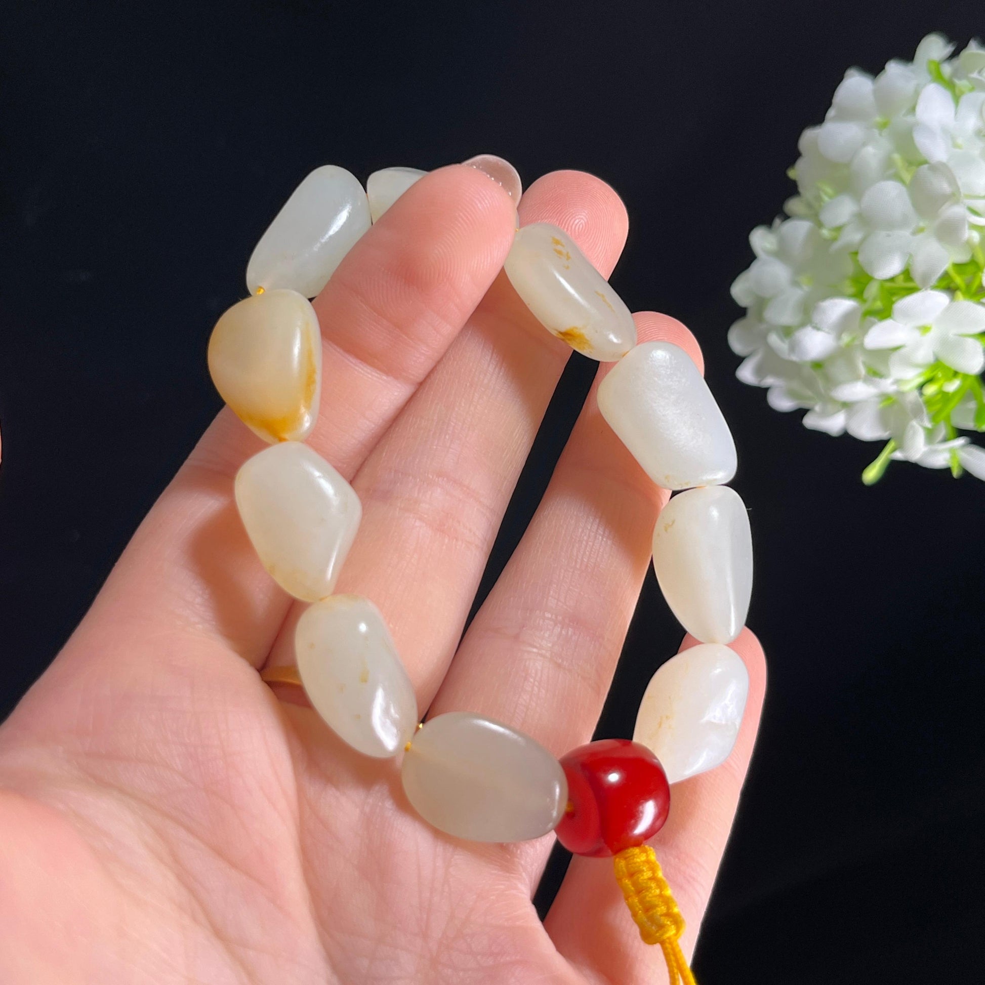 新疆天然和田玉白玉“沁黄缀朱”洒金皮籽料手串（yc281653）