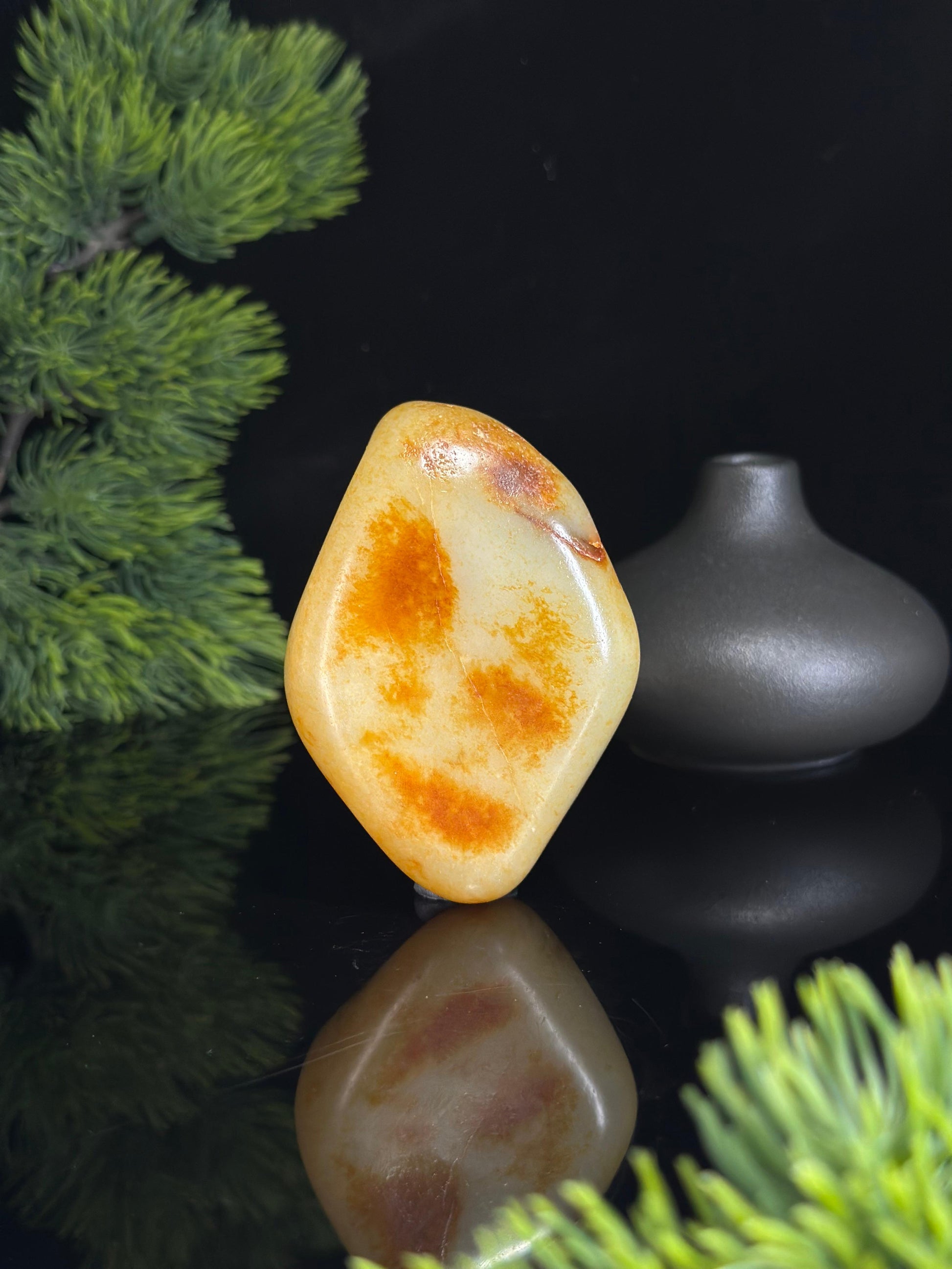 新疆和田玉“绯云散璧”黄白种聚红皮籽料（yc465848）