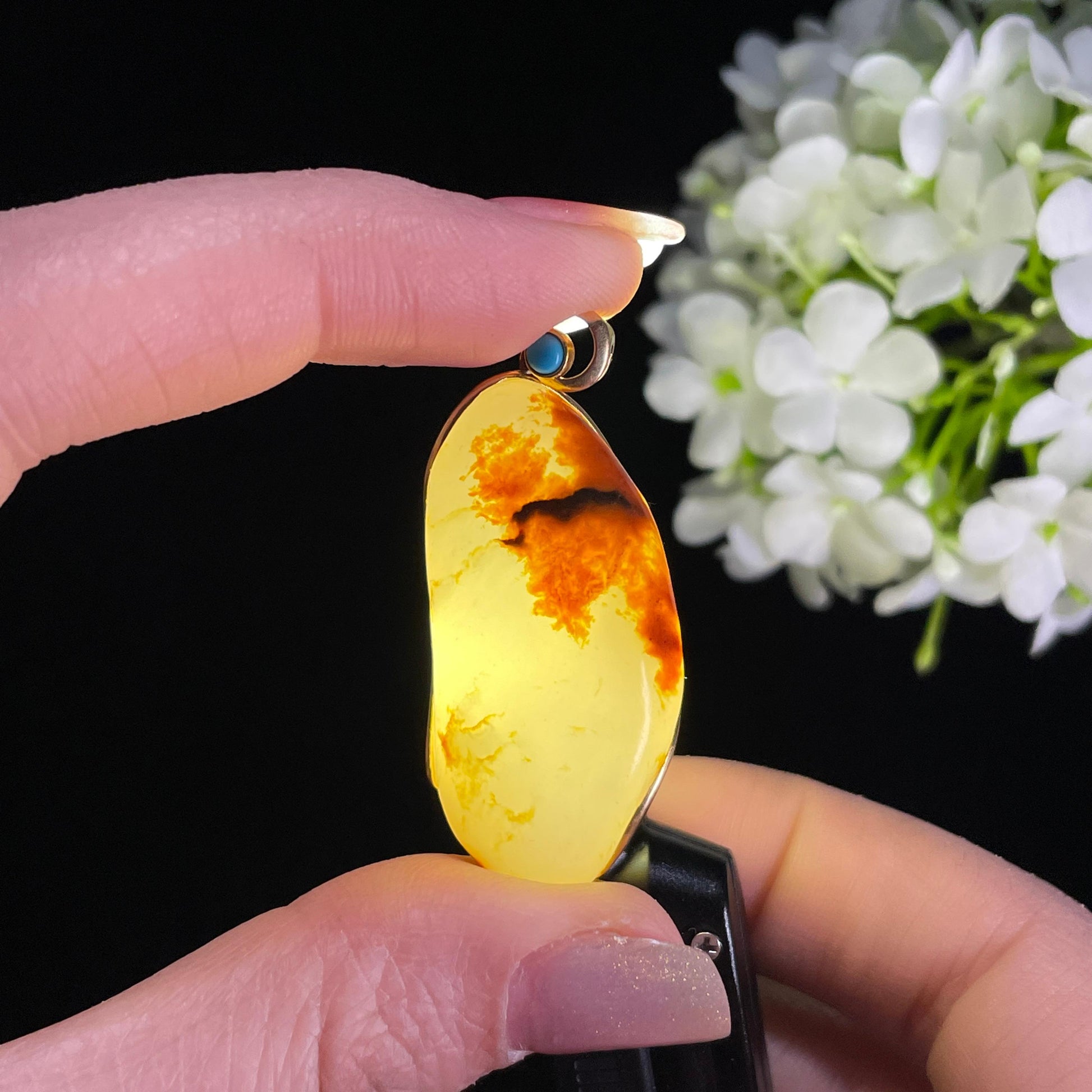 和田玉红皮白肉“丹枫醉玉”金镶籽料（yc363704）