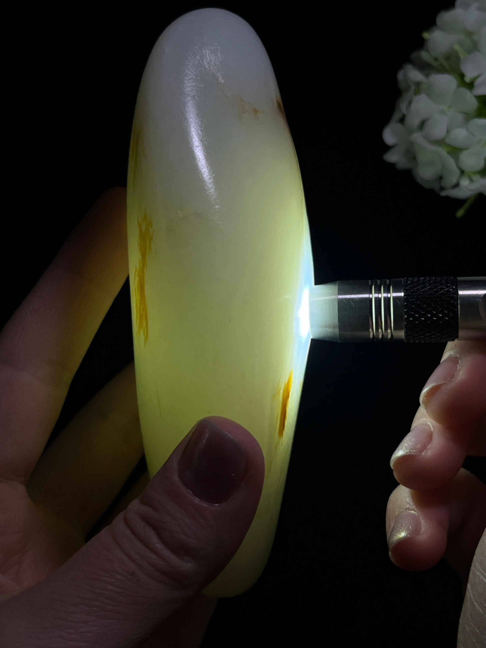 新疆天然和田玉羊脂白籽料原石洒金皮小摆件（yc263372）