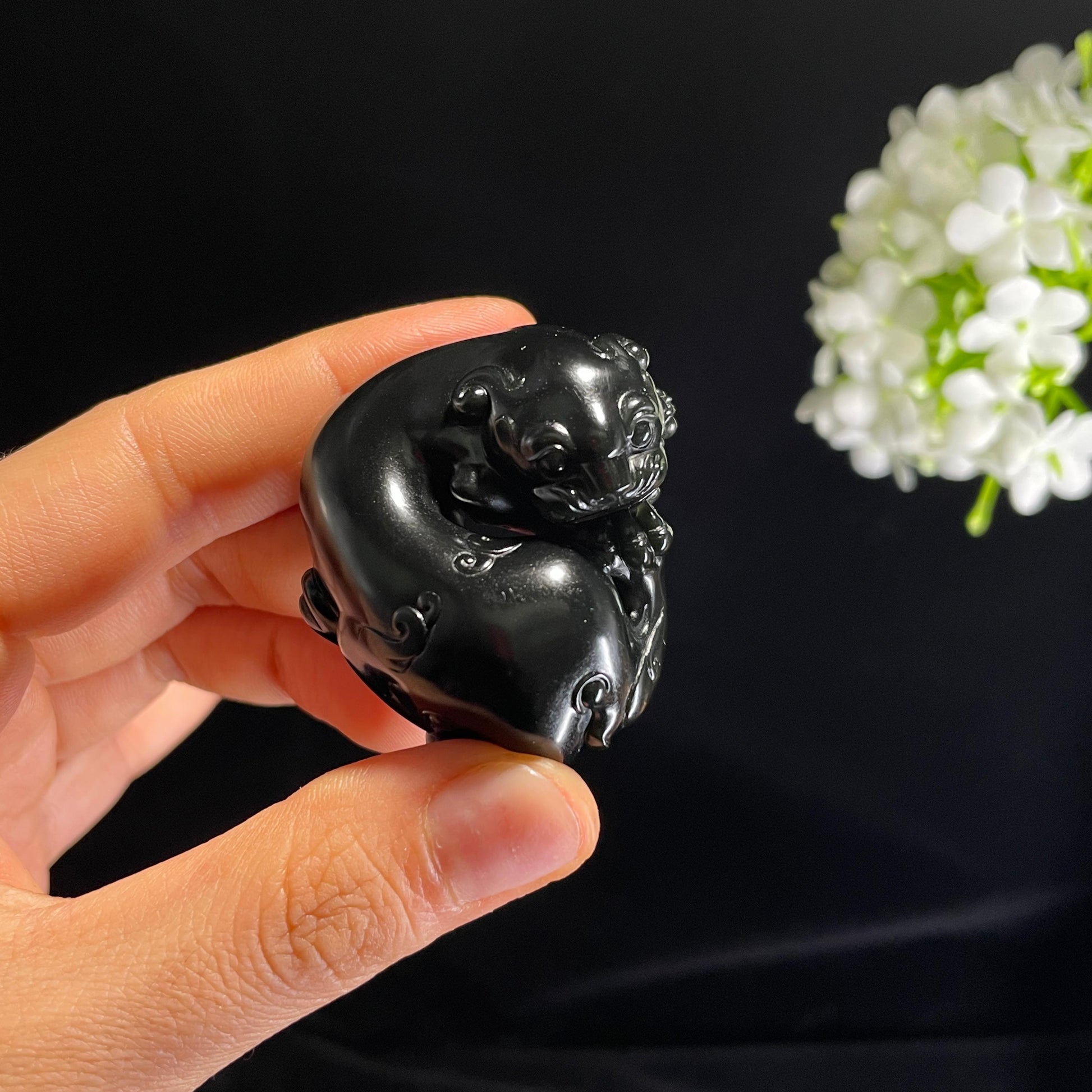 和田玉籽料黑青“玄兽镇运”貔貅雕刻（yc319895）