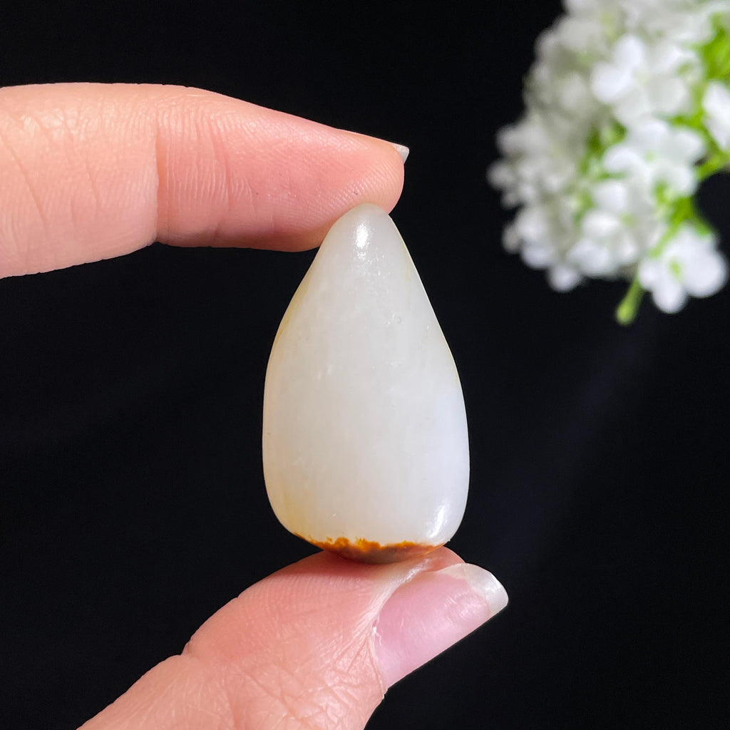 和田玉白玉“朱砂吻月”聚红皮籽料（yc416575）