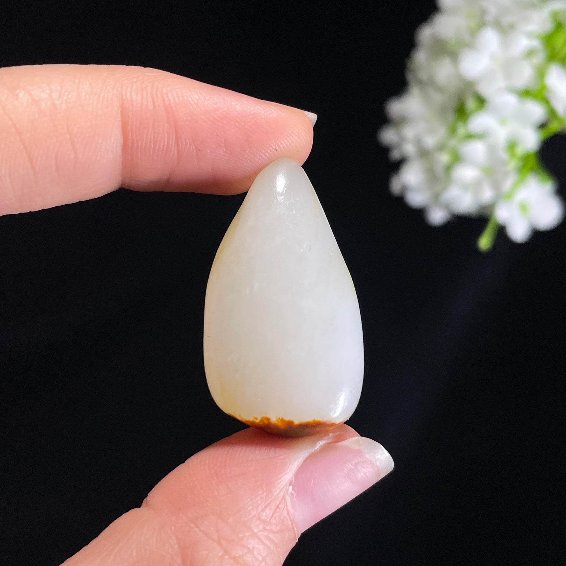 和田玉白玉“朱砂吻月”聚红皮籽料（yc416575）