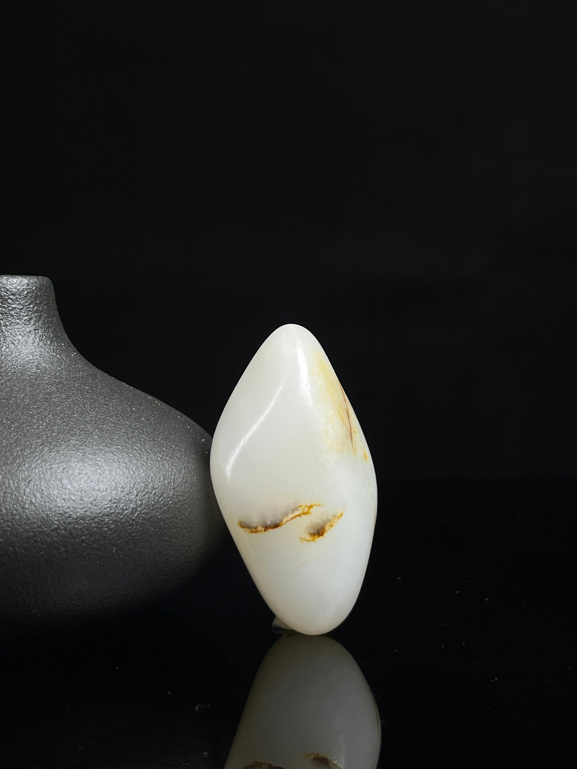 新疆和田白玉洒金意境籽料原石挂件（yc231669）