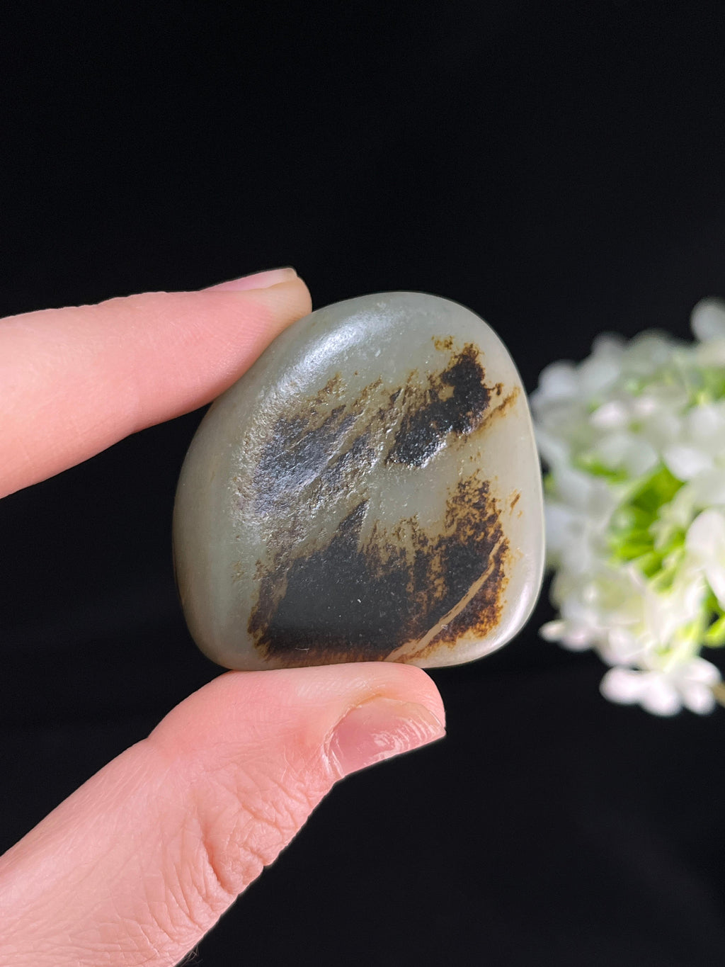 新疆和田玉特色聚黑皮籽料原石（yc251762）