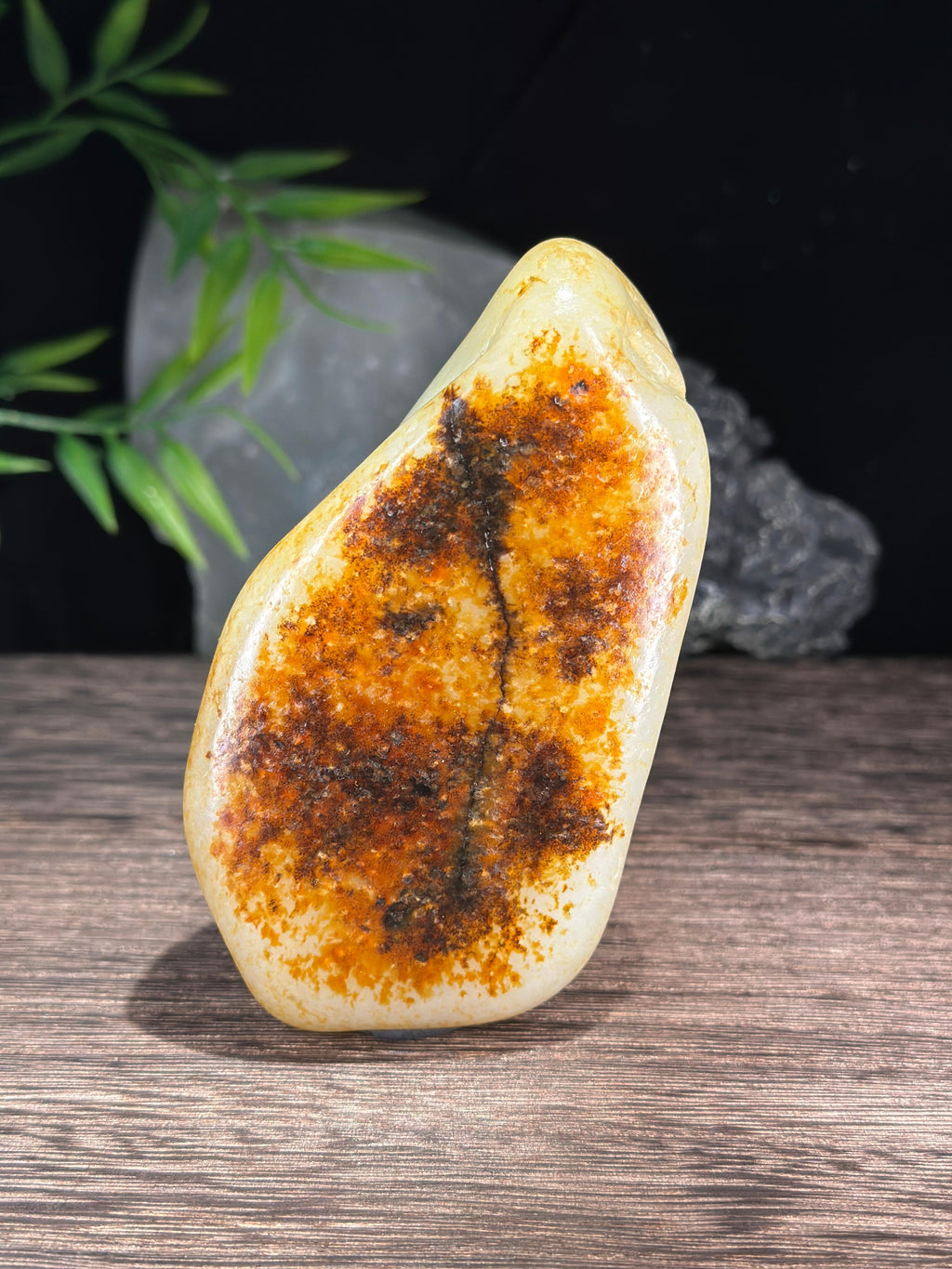 新疆和田玉收藏级黑红皮籽料摆件（yc716087）