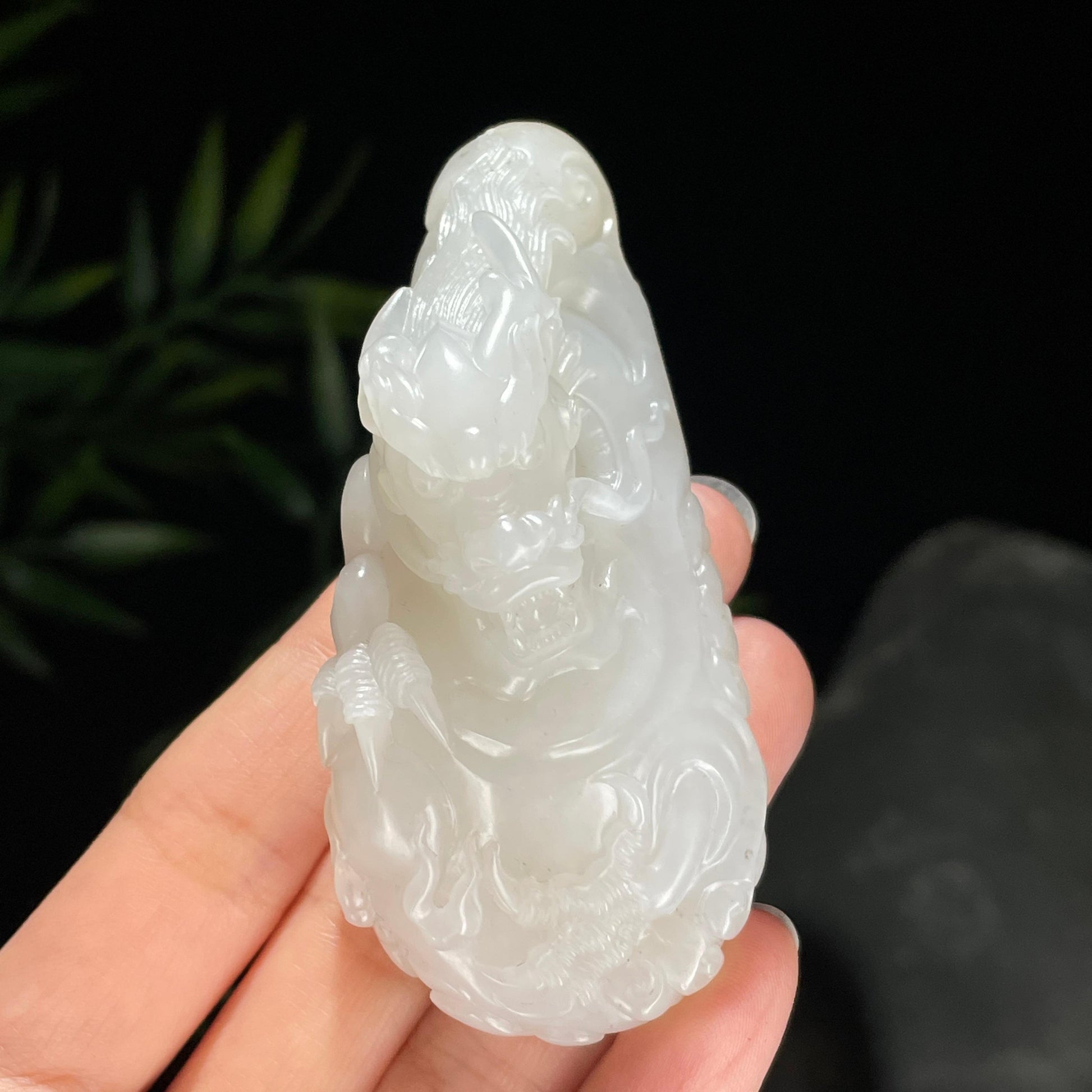 新疆和田玉精品白玉洒金皮籽料神龙手把件（yc712089）