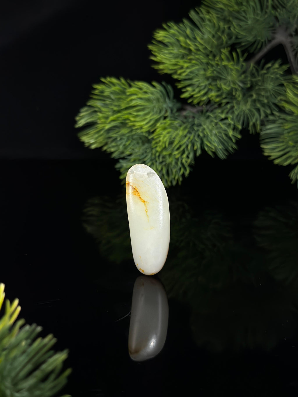 新疆和田玉白玉秋梨皮籽料站莲观音挂件（yc492350）
