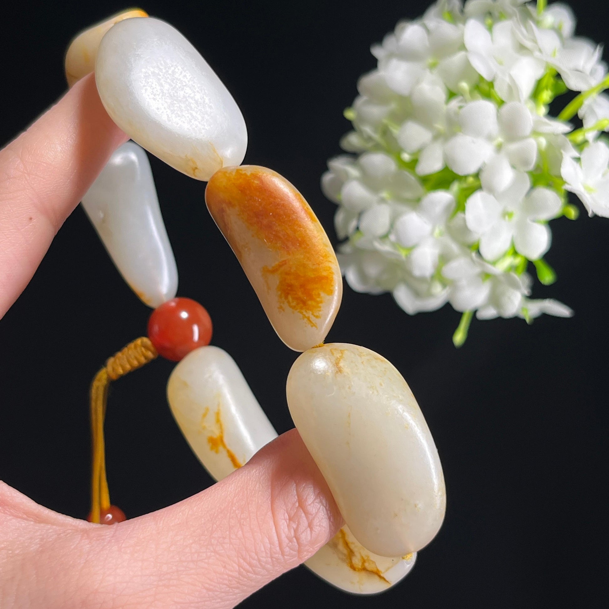 和田玉白玉洒金黑红黄皮“玉璞连华”籽料手串（yc302831）