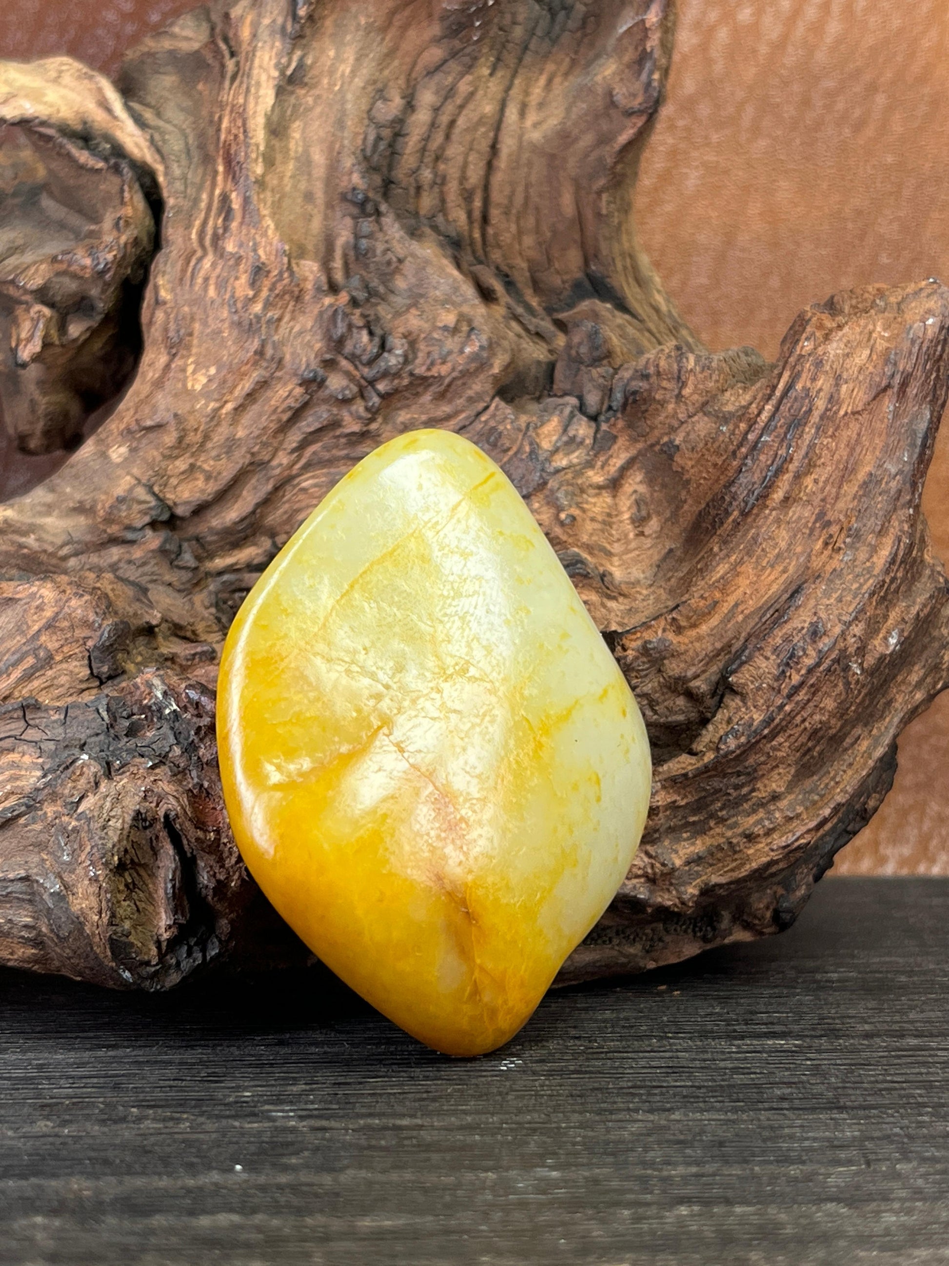 新疆和田玉黄皮籽料原石（yc227480）