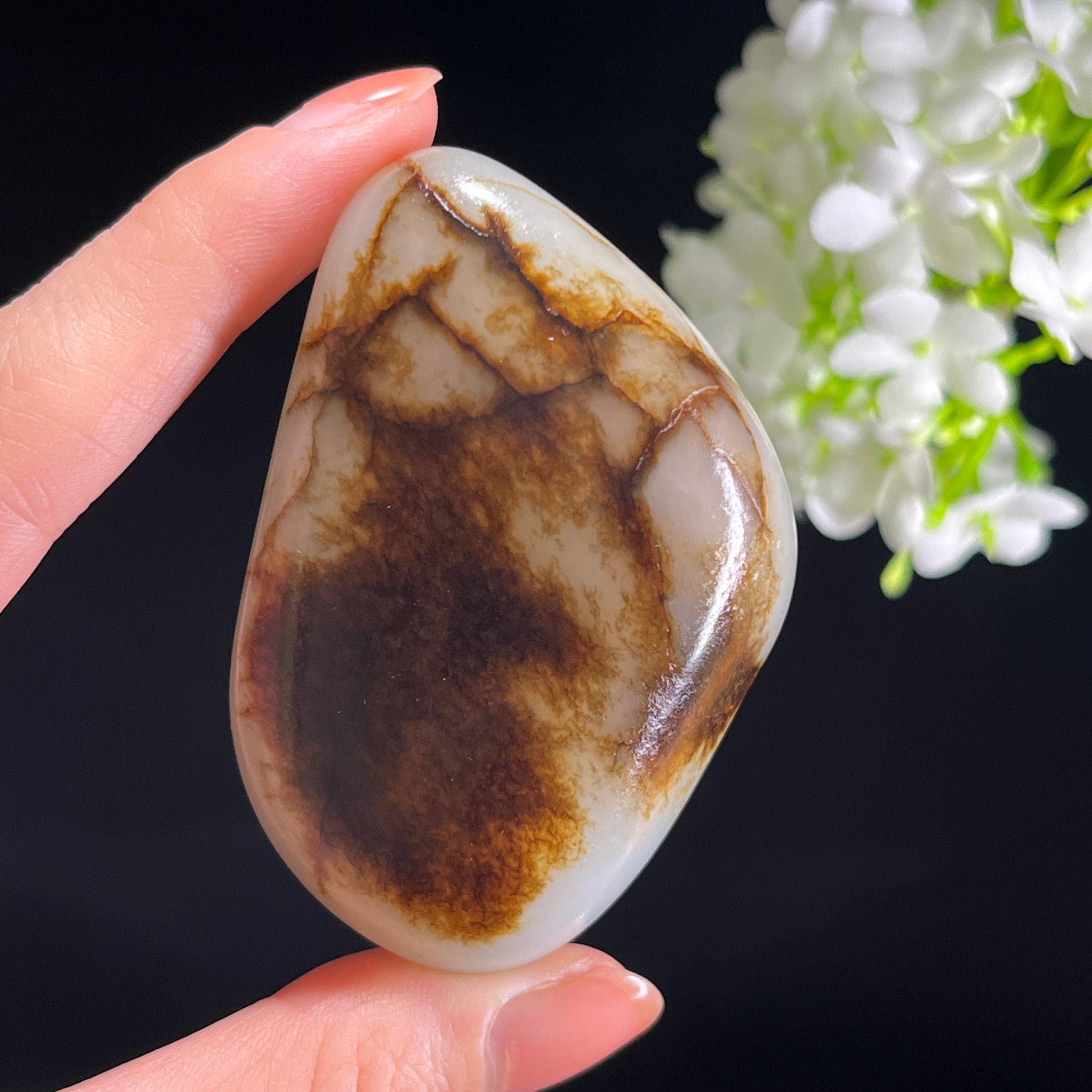 和田玉白玉“玉上寒烟”秋梨皮黑油皮籽料（yc345785）