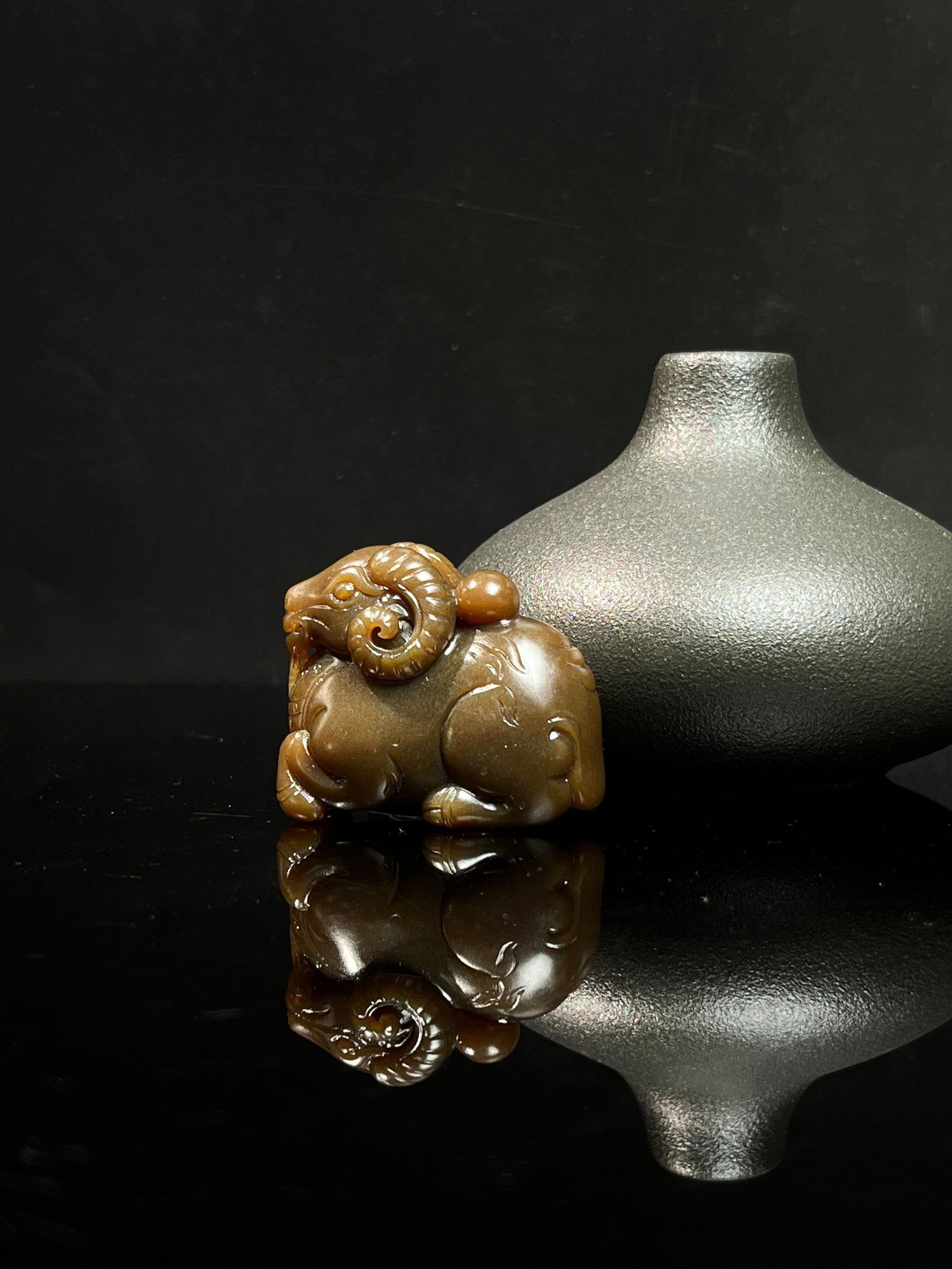 新疆和田玉糖料羊挂件（yc239979）