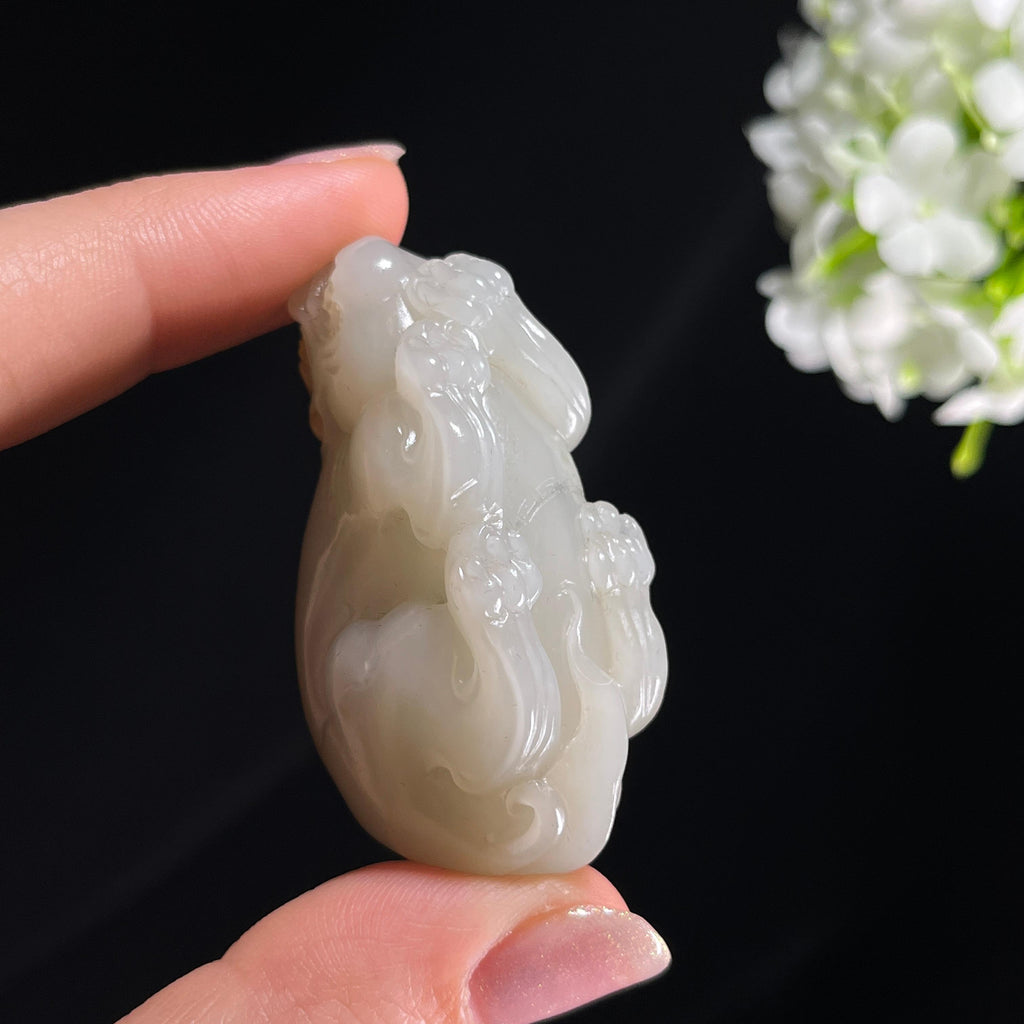 新疆天然和田玉“金皮玉魄”籽料黑红皮貔貅挂件（yc292561）