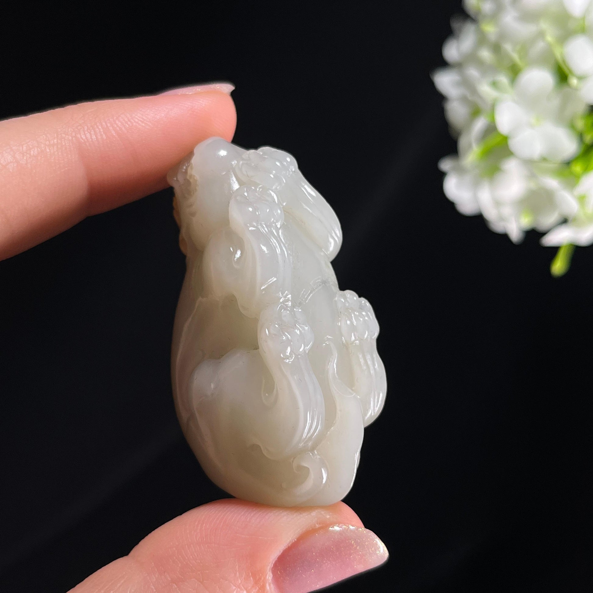 新疆天然和田玉“金皮玉魄”籽料黑红皮貔貅挂件（yc292561）